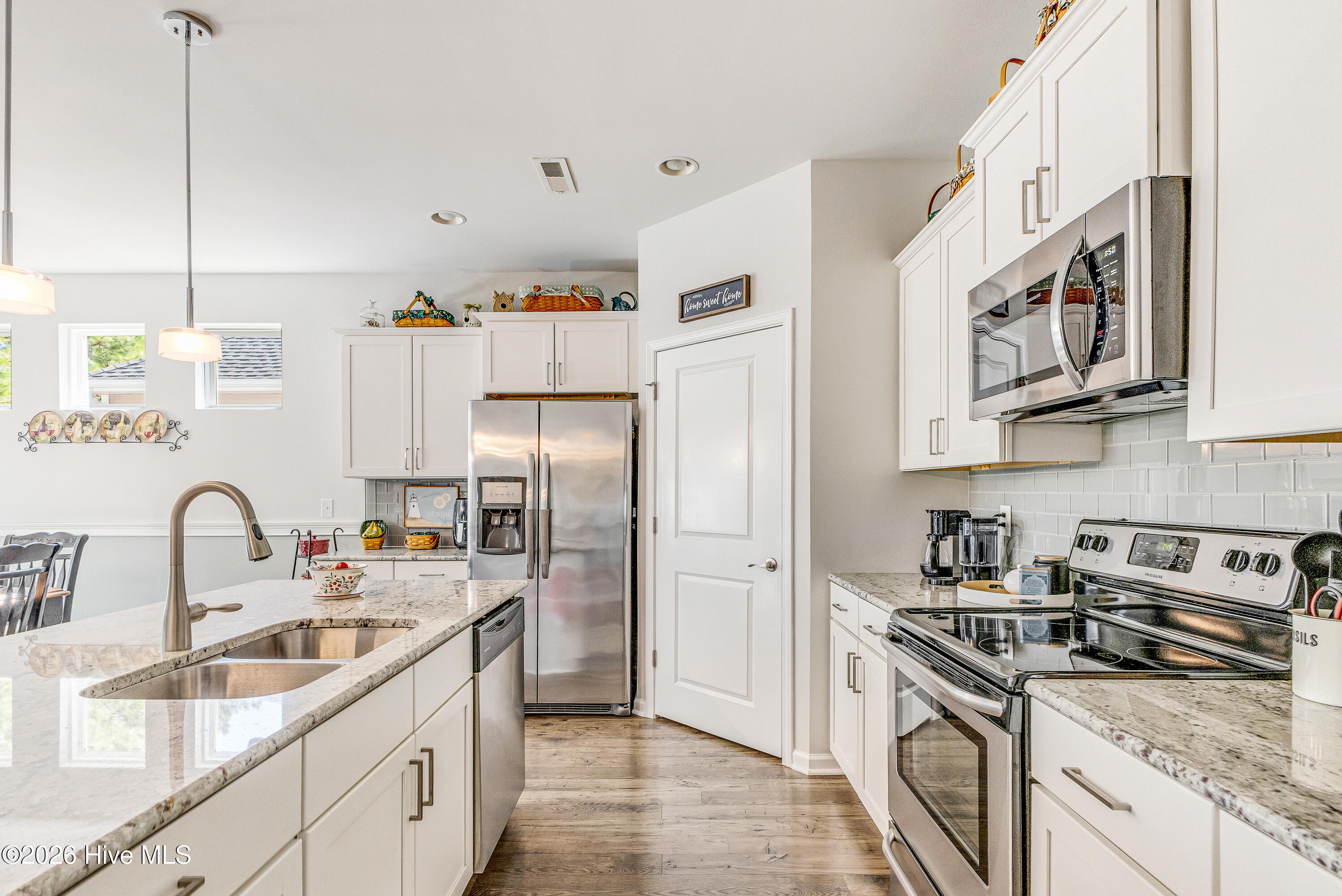 100555117 | Photo 11