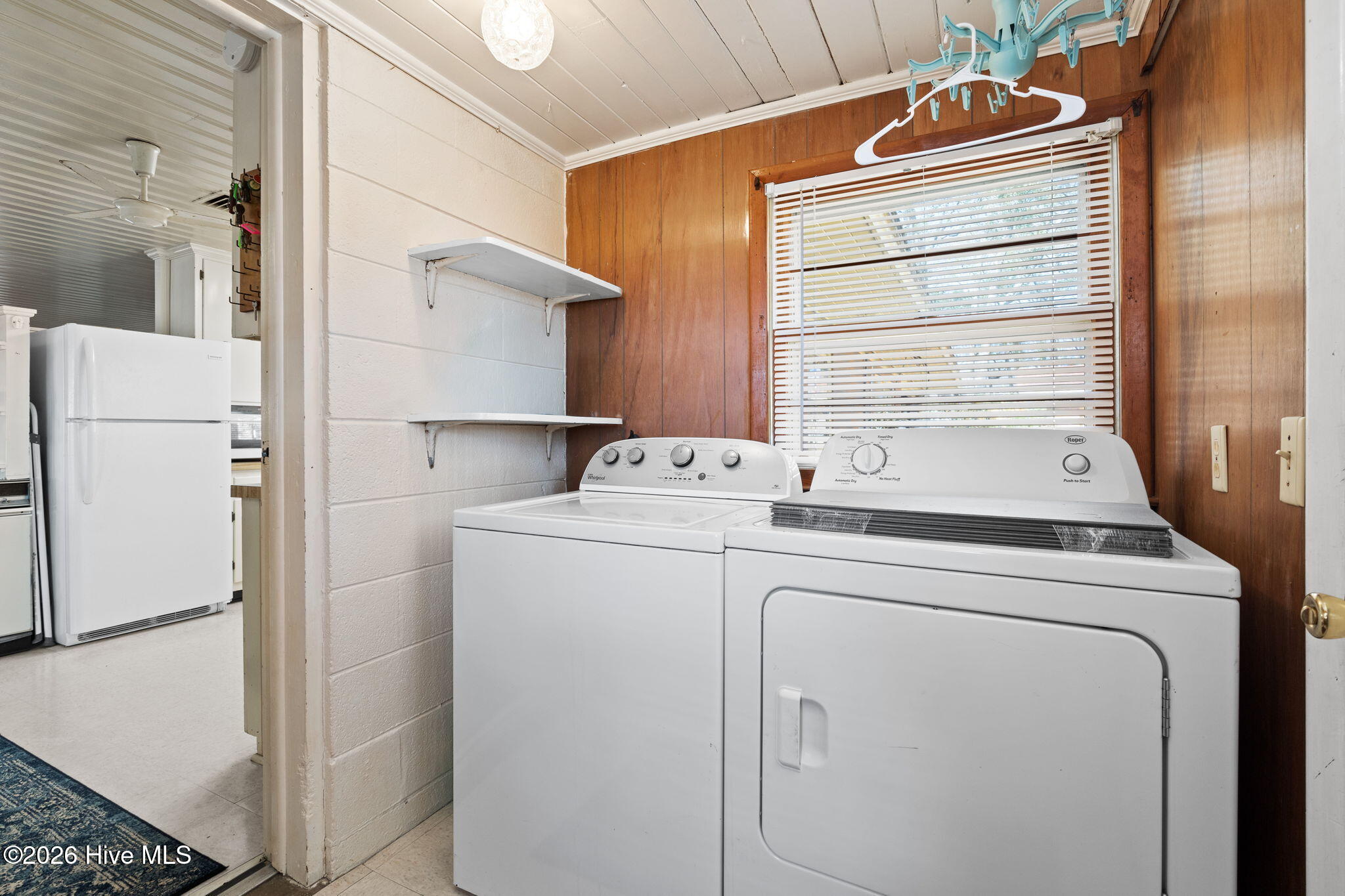 100561810 | Photo 56