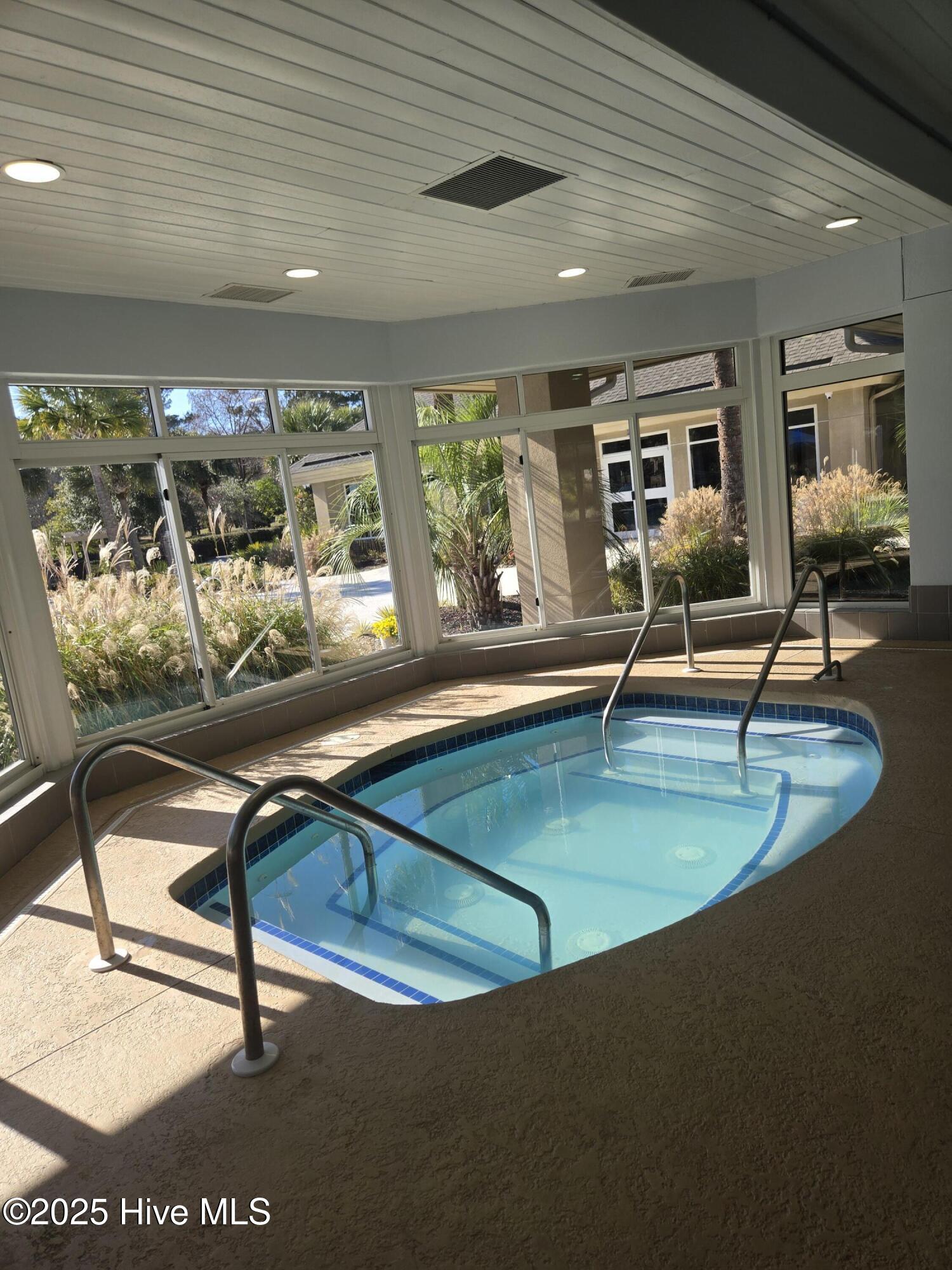 100545211 | Photo 81