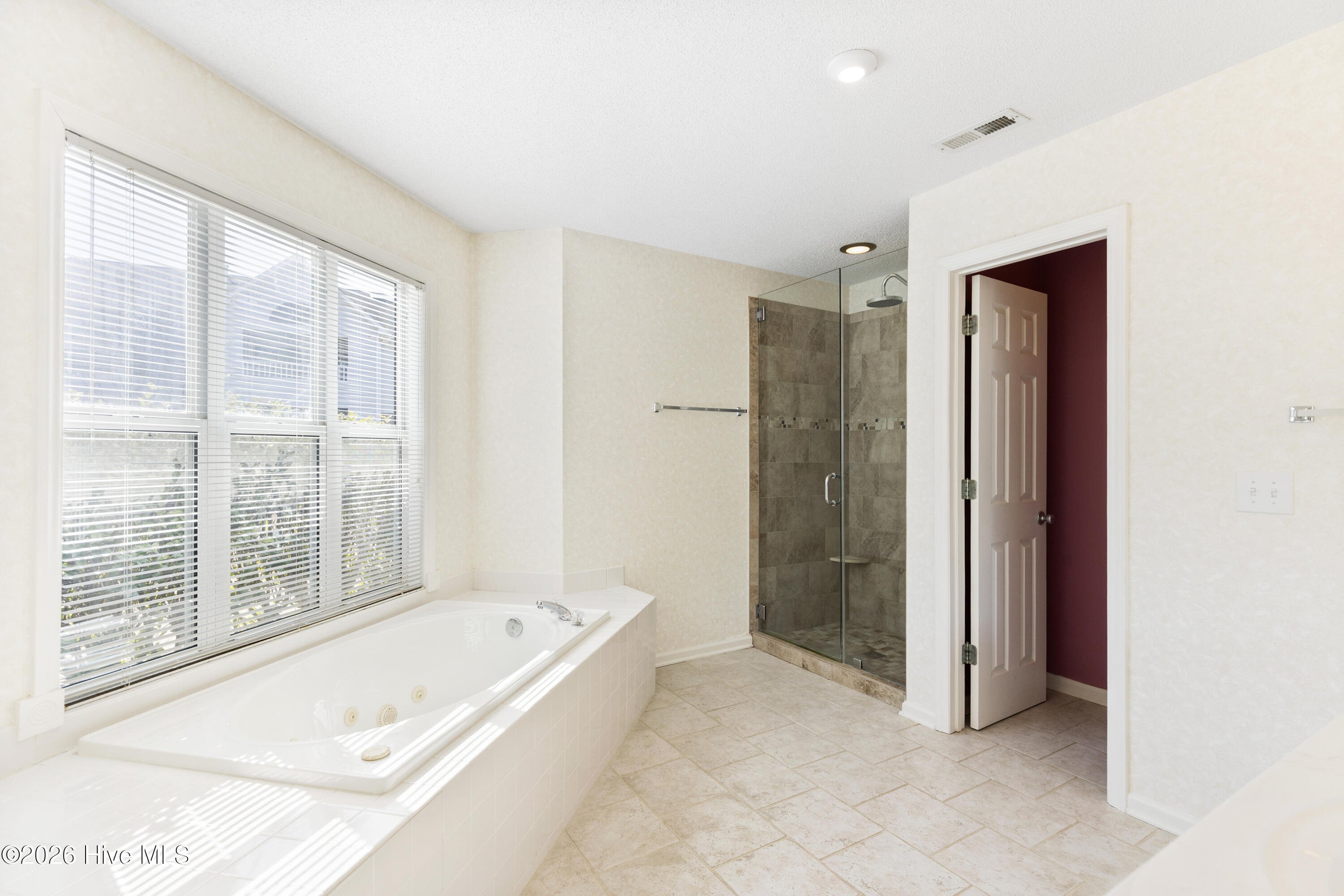 100548408 | Photo 22