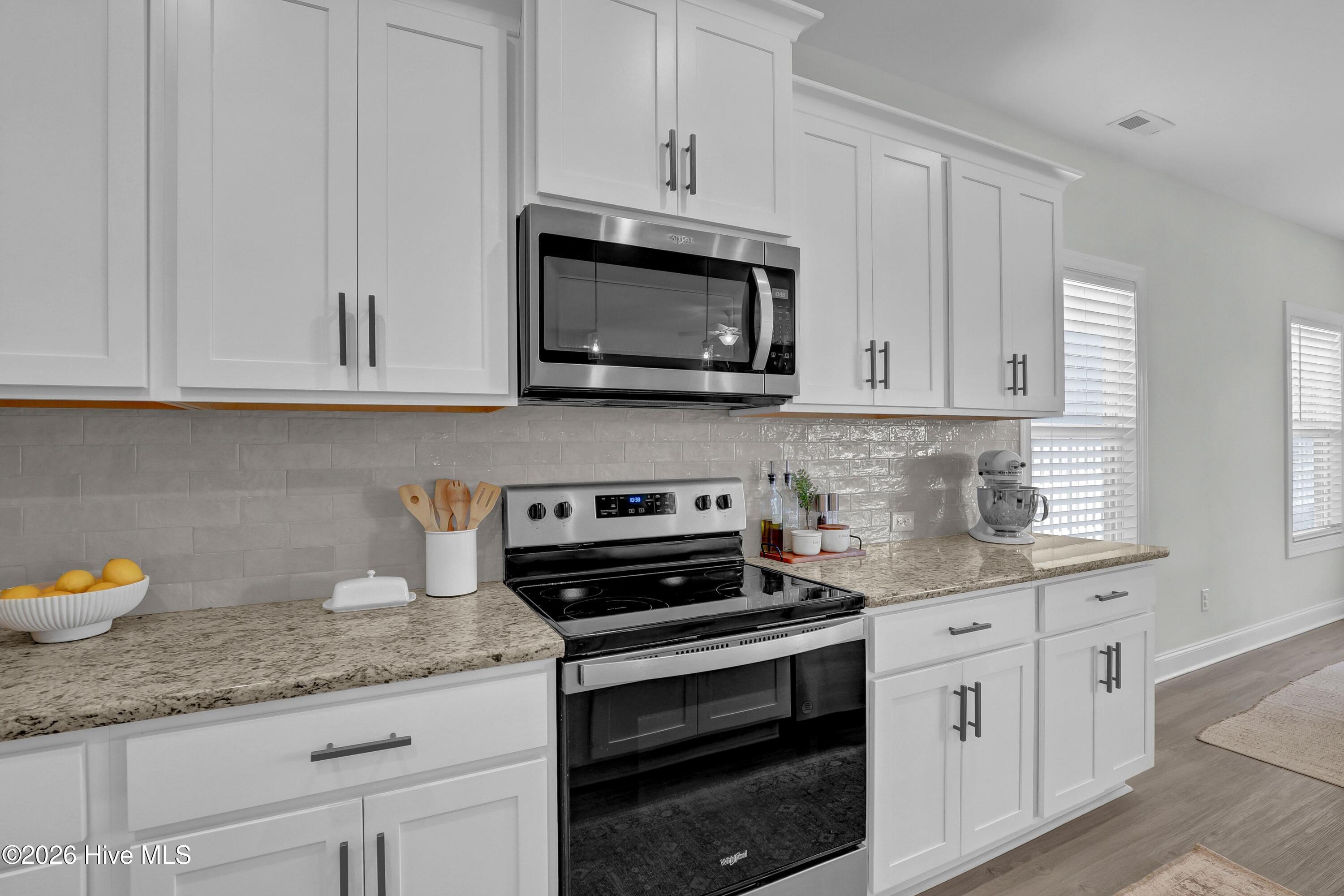 100562684 | Photo 14