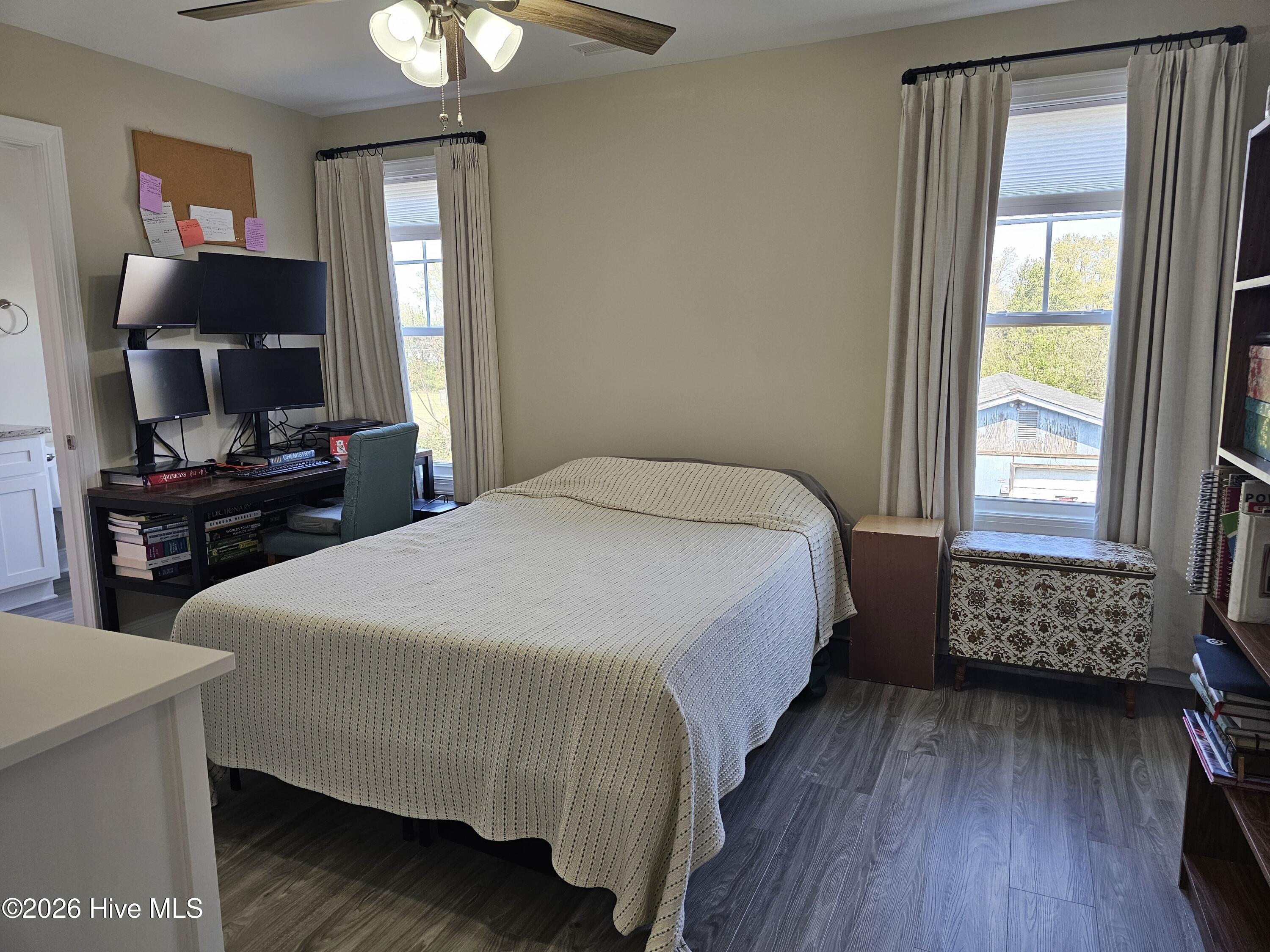 100561963 | Photo 11