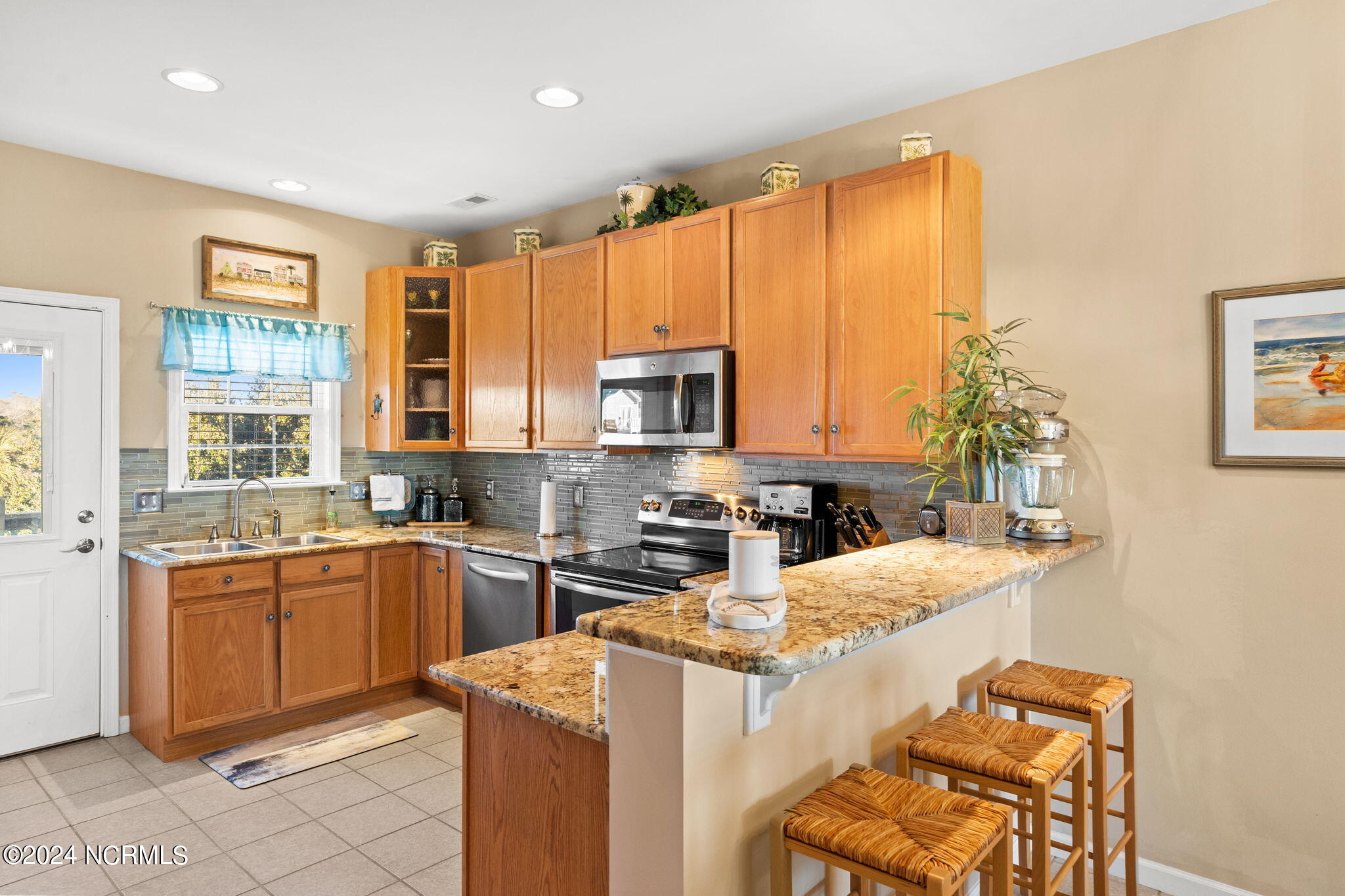 100566939 | Photo 14