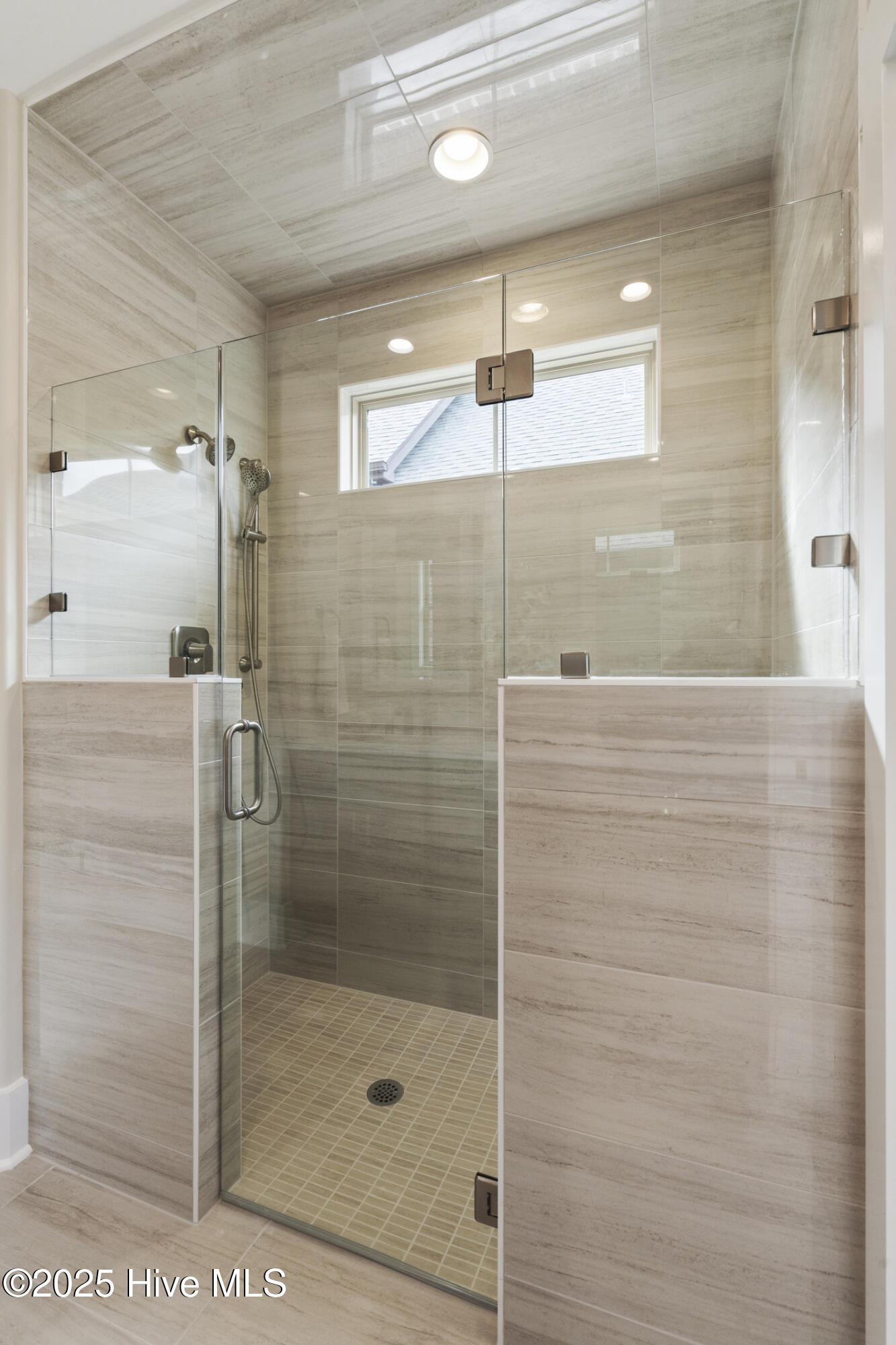 100537475 | Photo 45