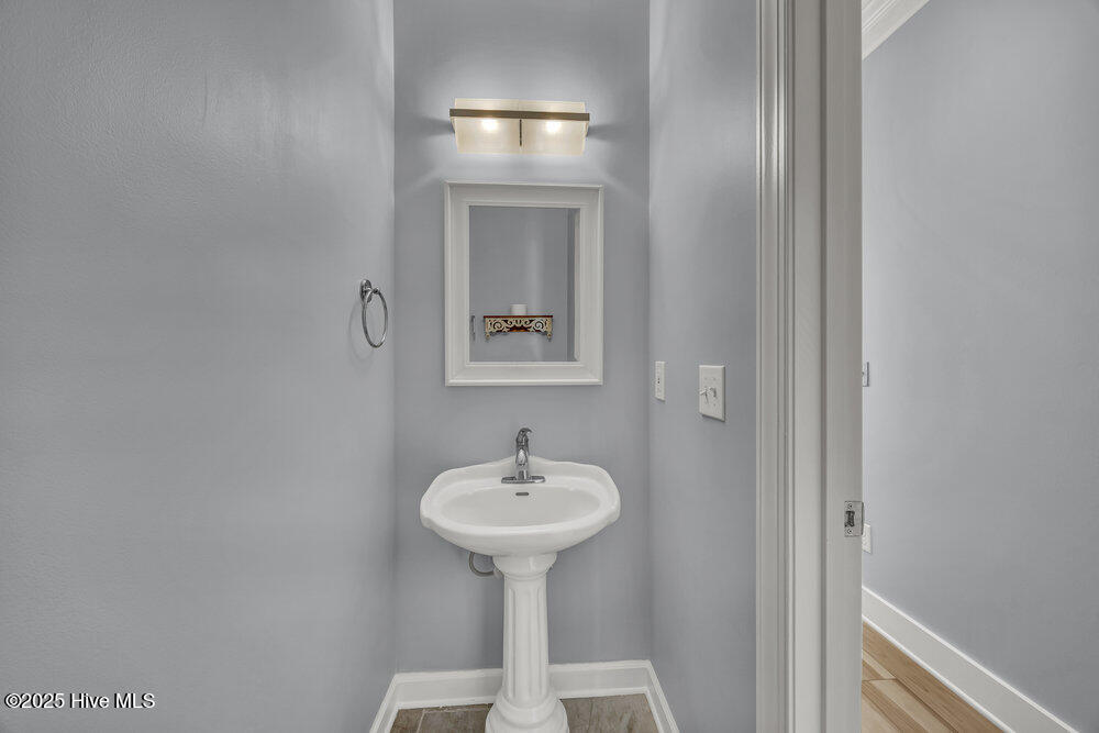 100531490 | Photo 28