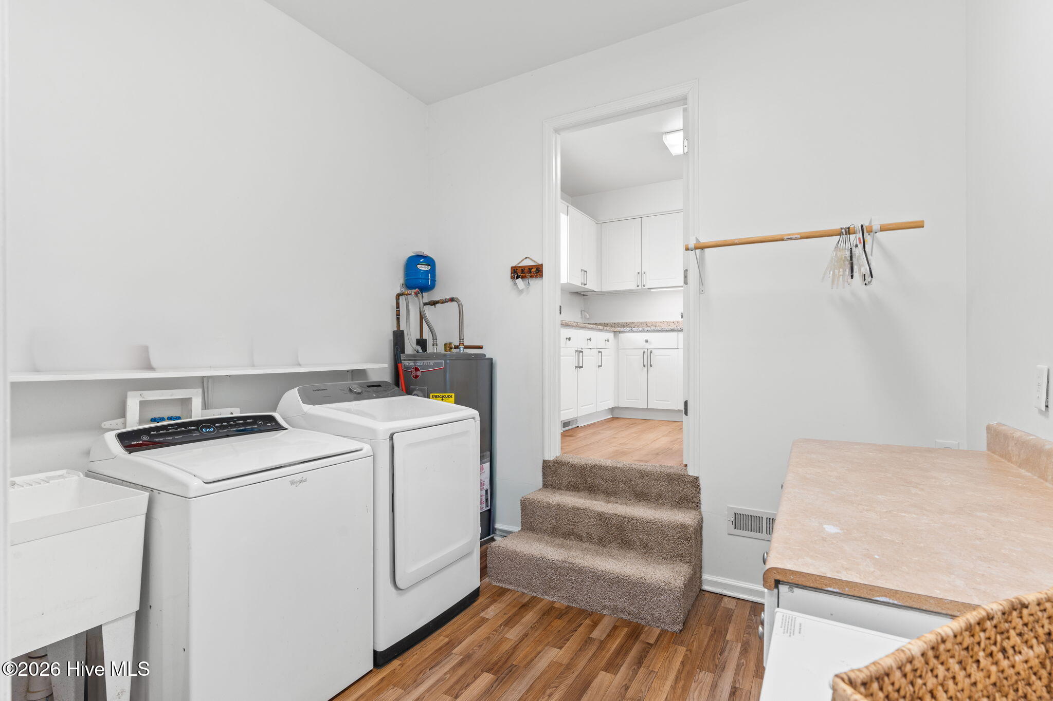 100559662 | Photo 24