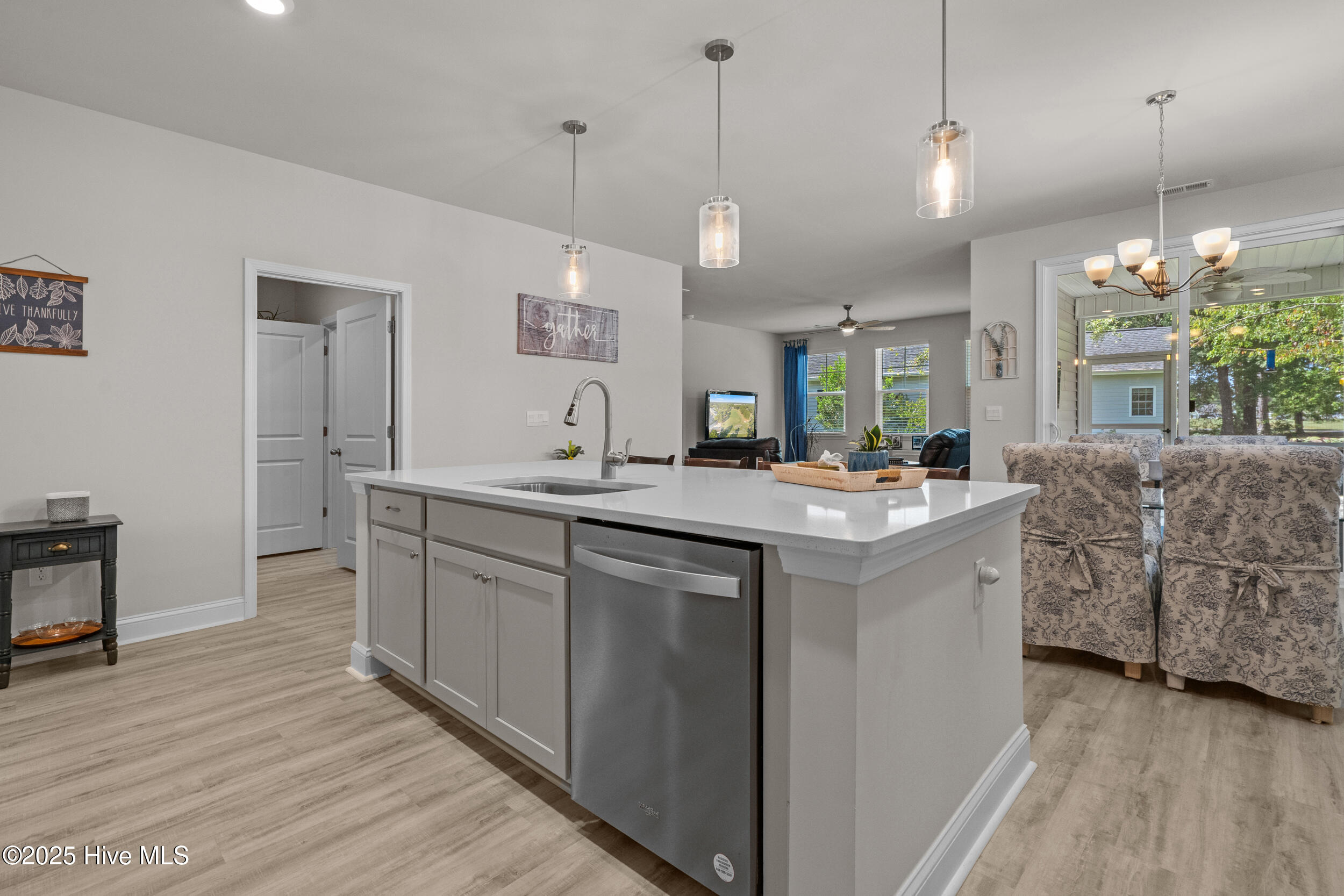 100531761 | Photo 10