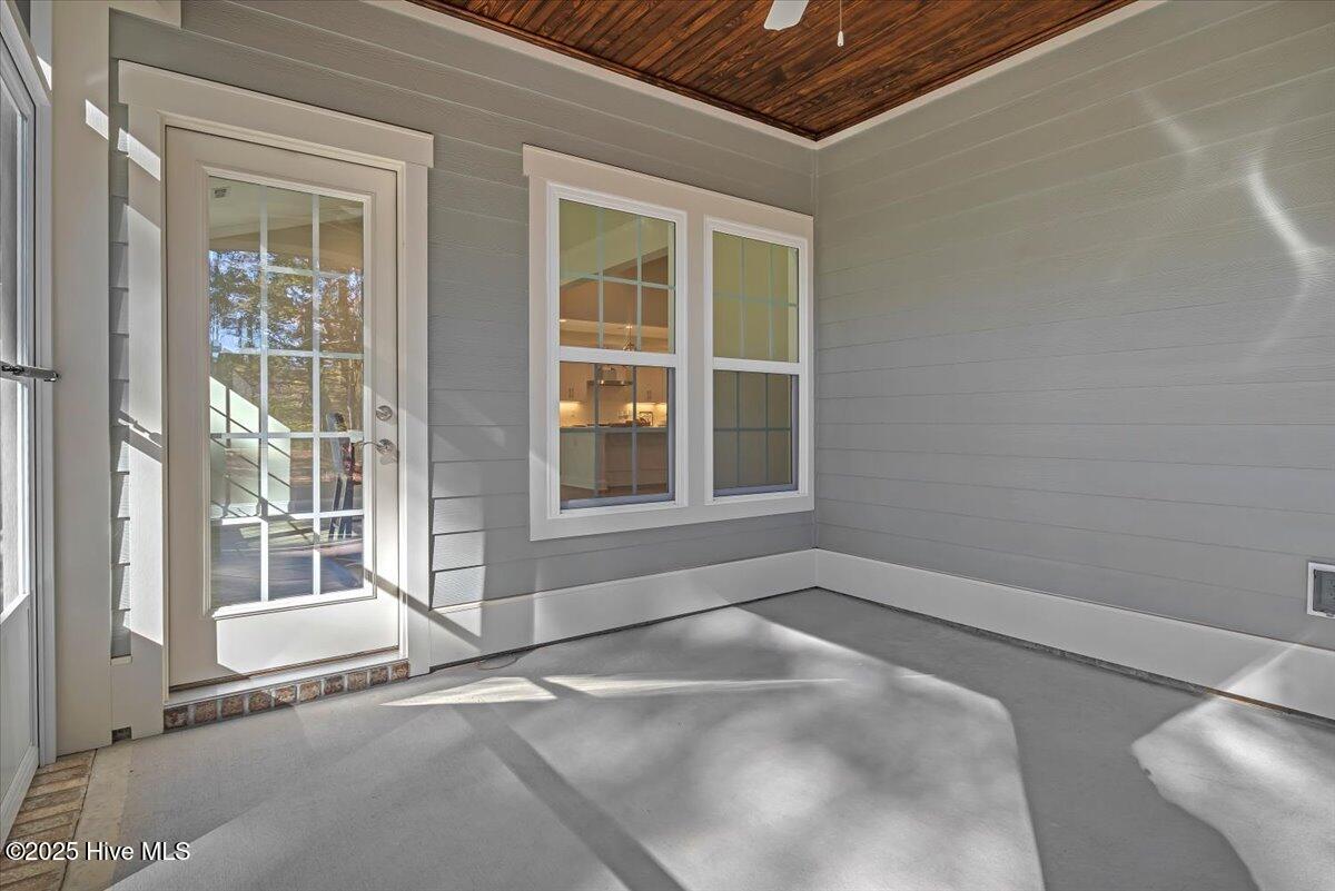 100505838 | Photo 67