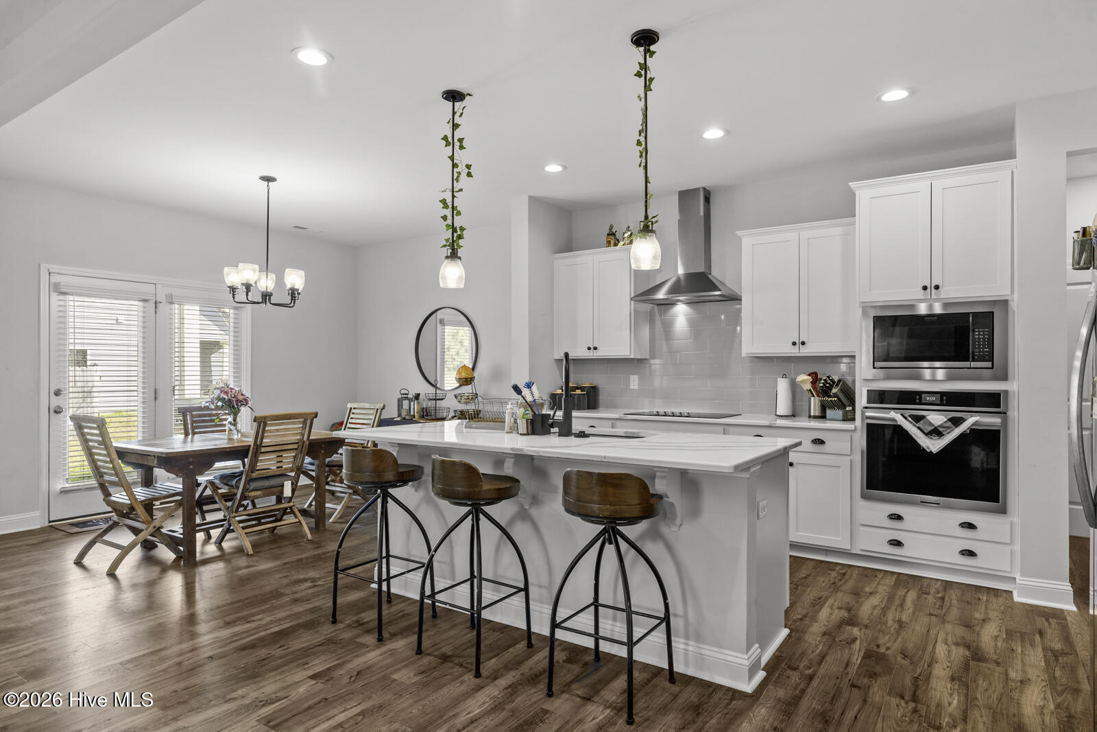 100561463 | Photo 16