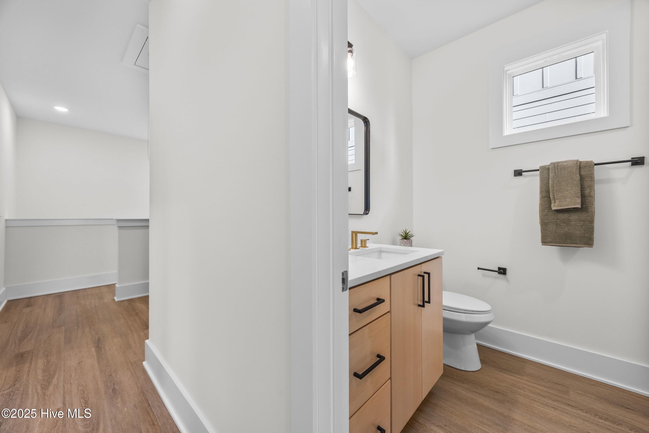 100546995 | Photo 24