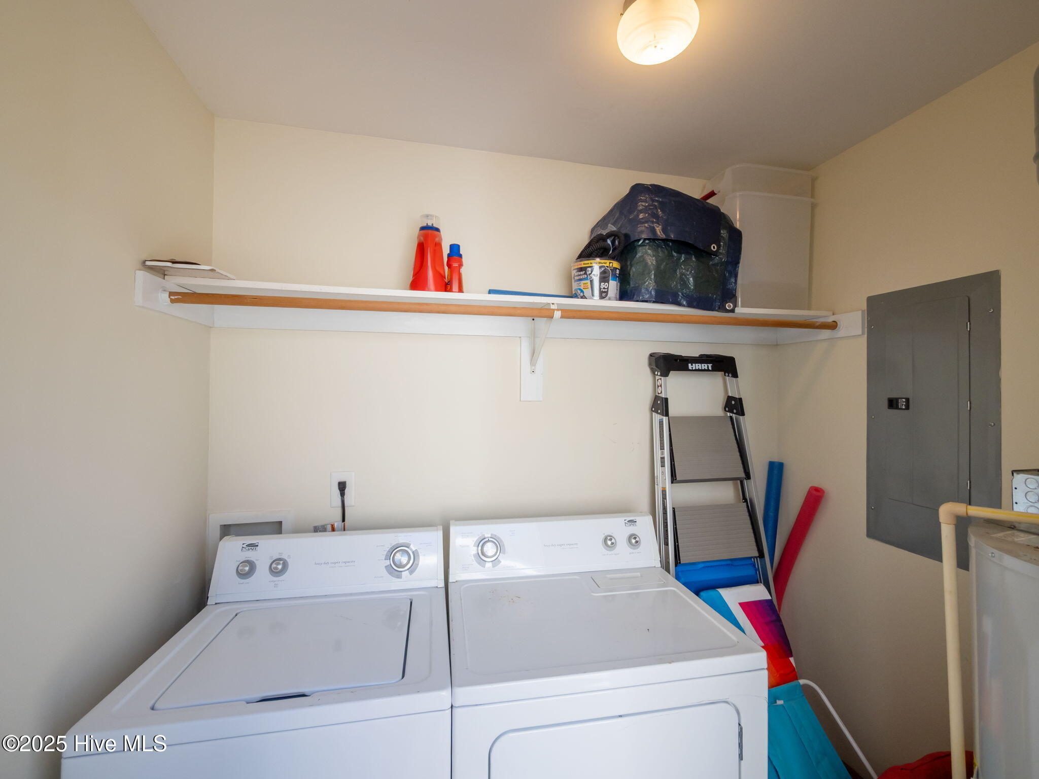 100542143 | Photo 32