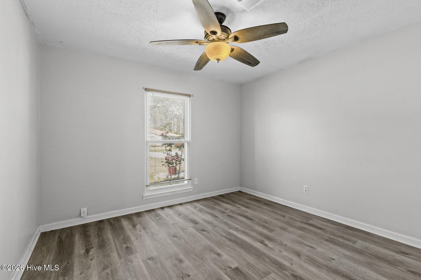 100560708 | Photo 23