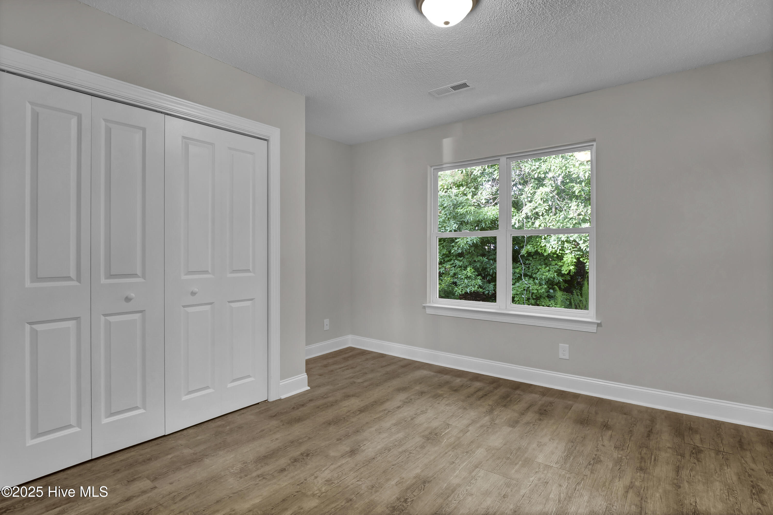 100519530 | Photo 18