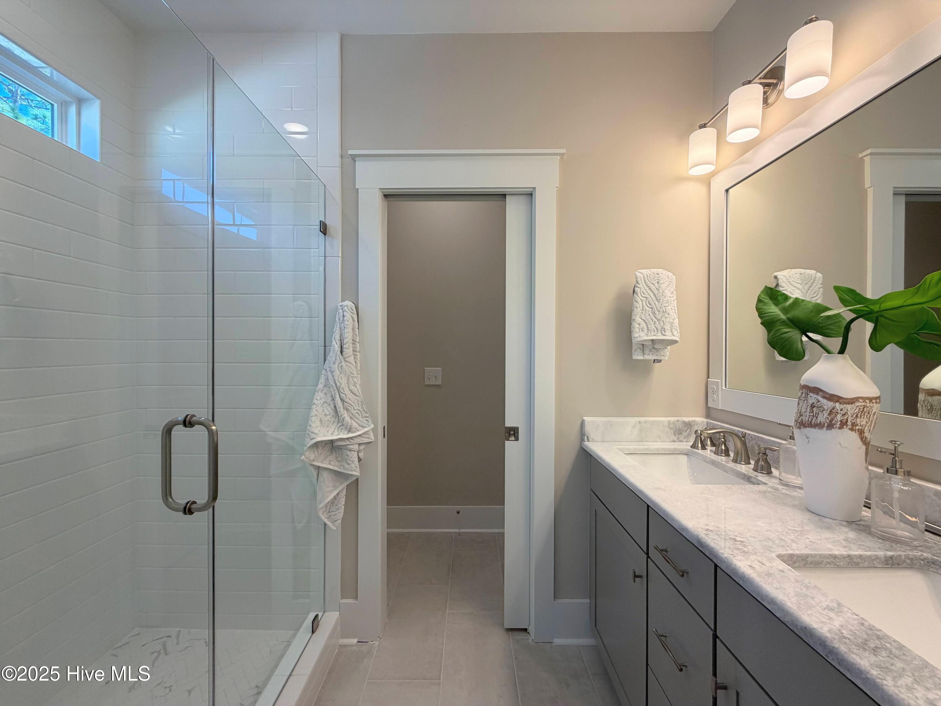 100530293 | Photo 14