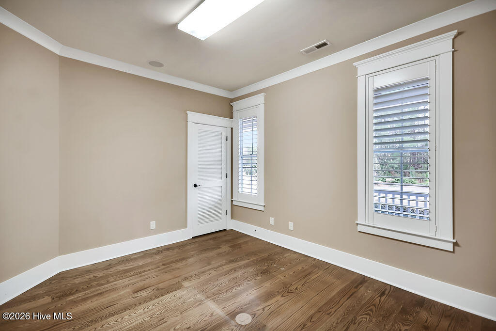 100548295 | Photo 18