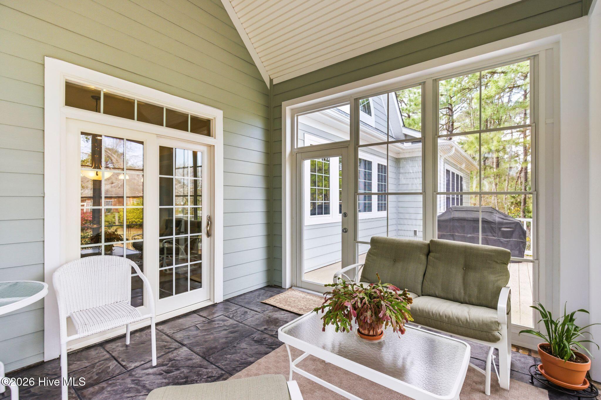 100564231 | Photo 57