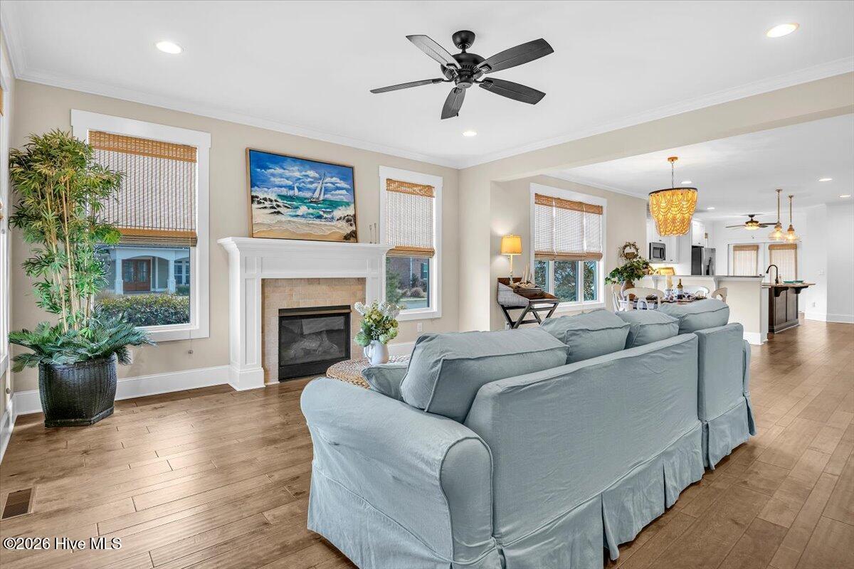 100558839 | Photo 13