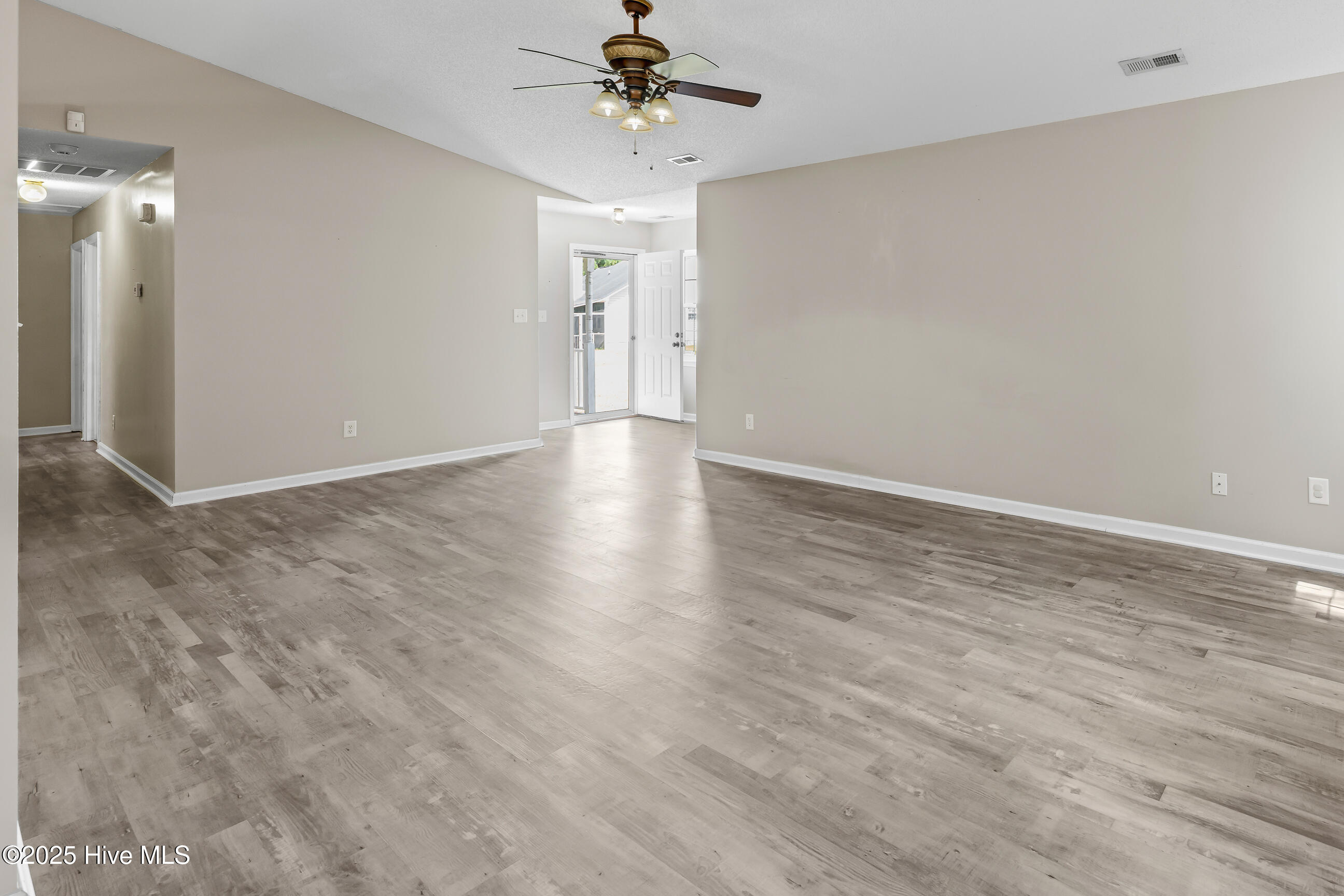 205 Bishop Drive, Jacksonville, NC 28540 – photo 6: 06