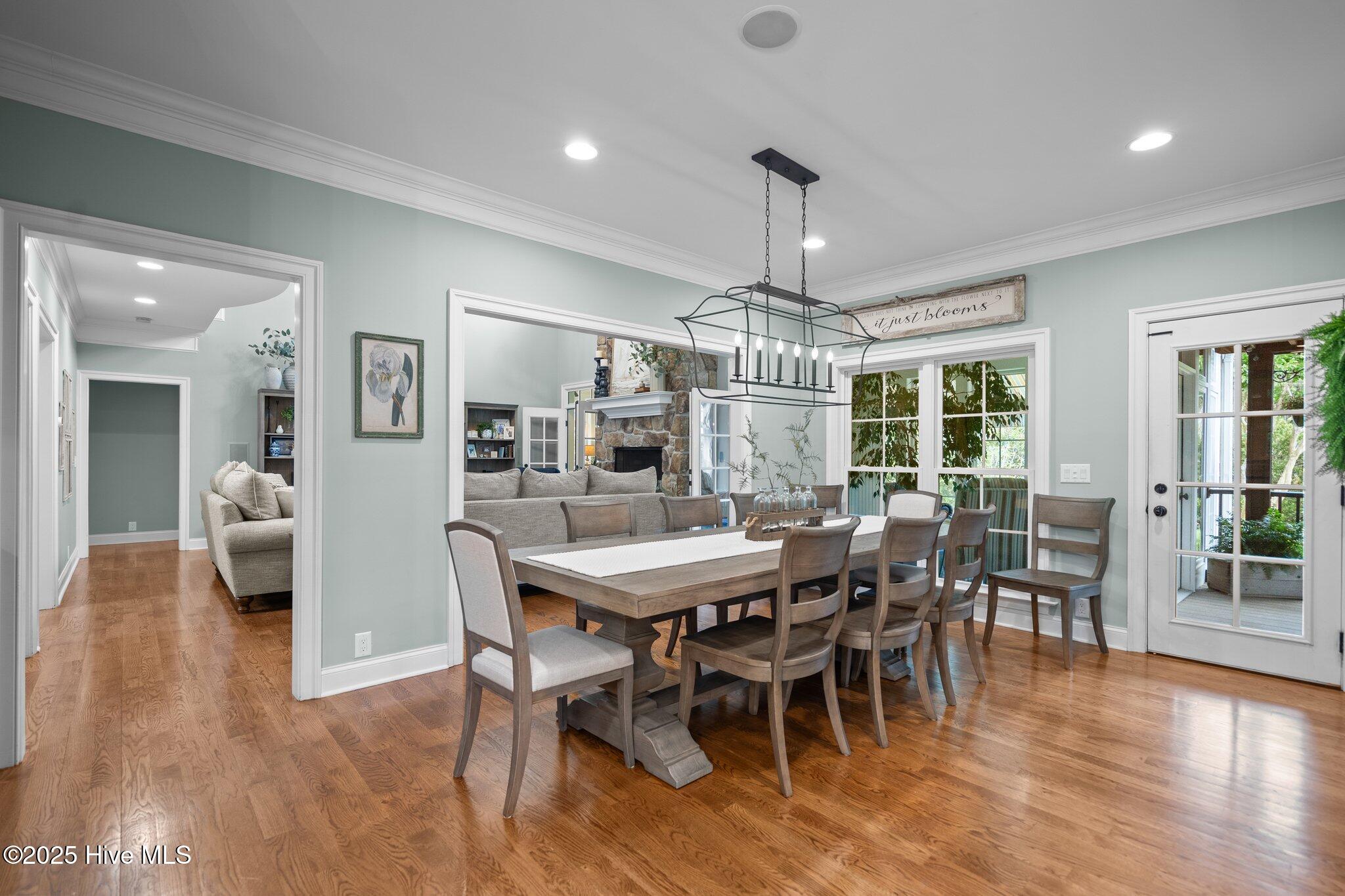 100565962 | Photo 41