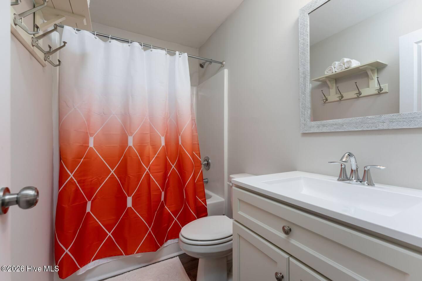 100570204 | Photo 15