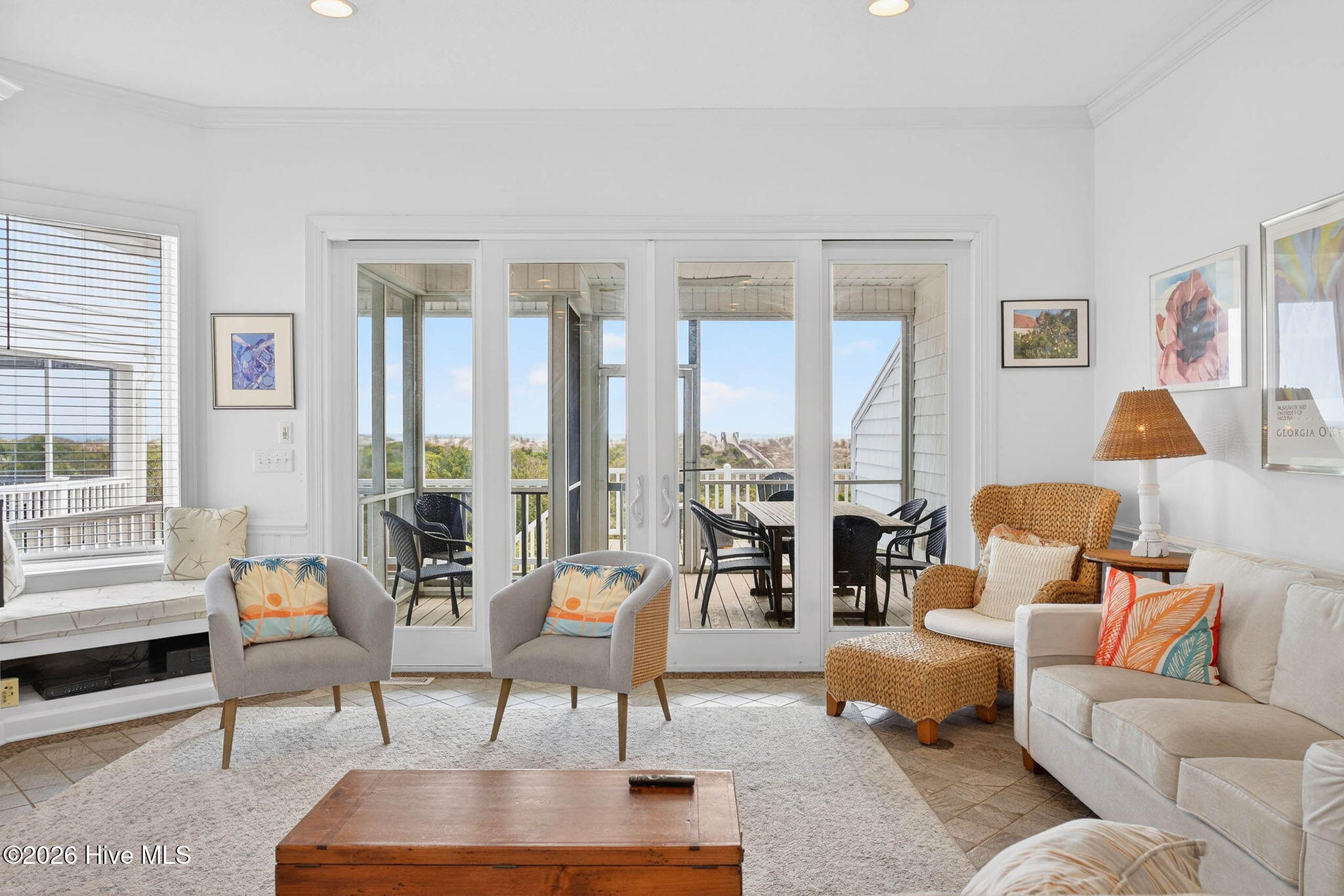 100563244 | Photo 47