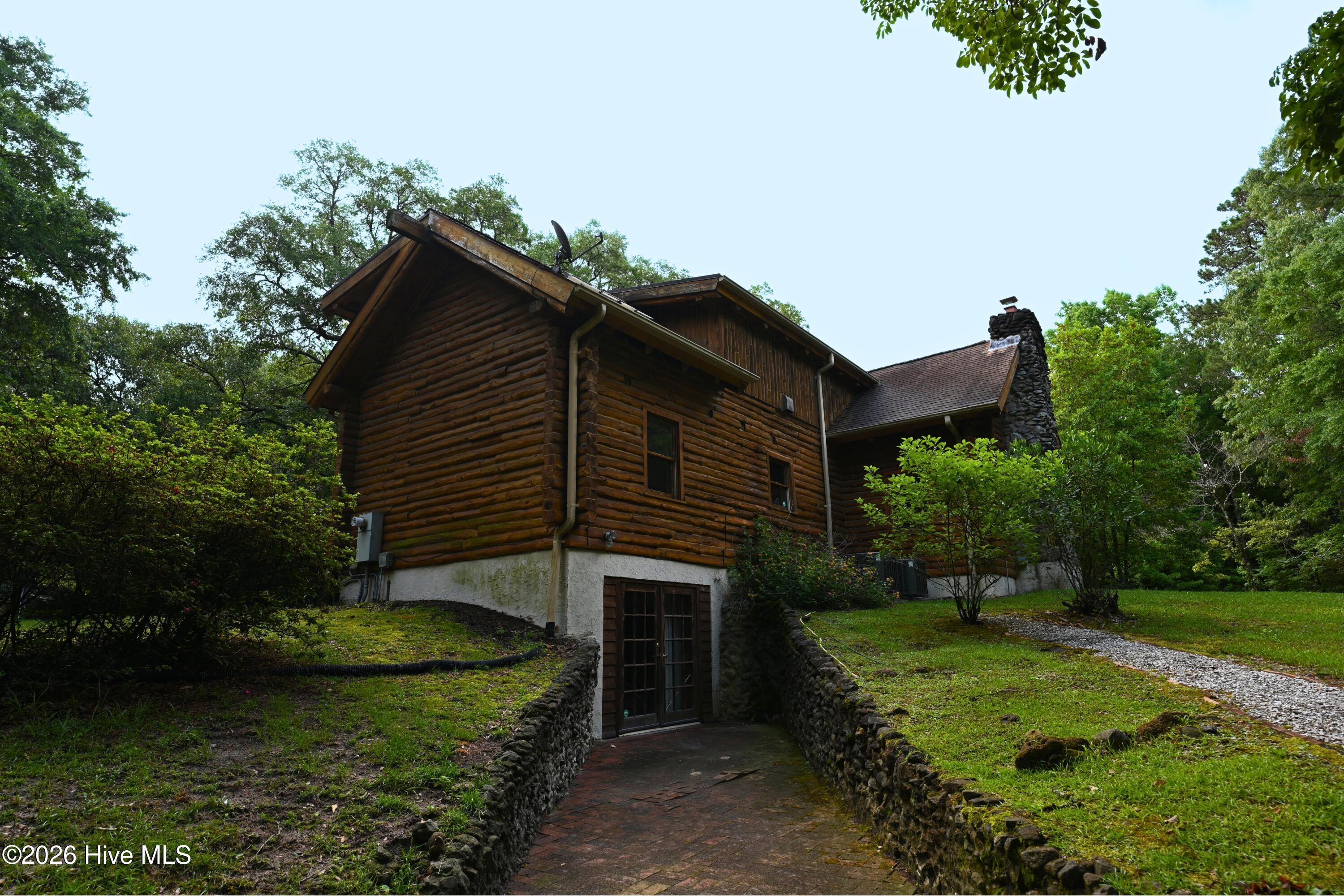 100565869 | Photo 10