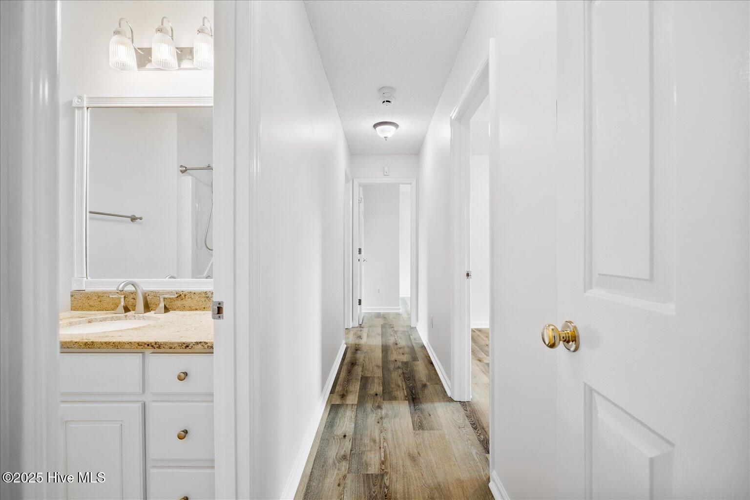 100540475 | Photo 27