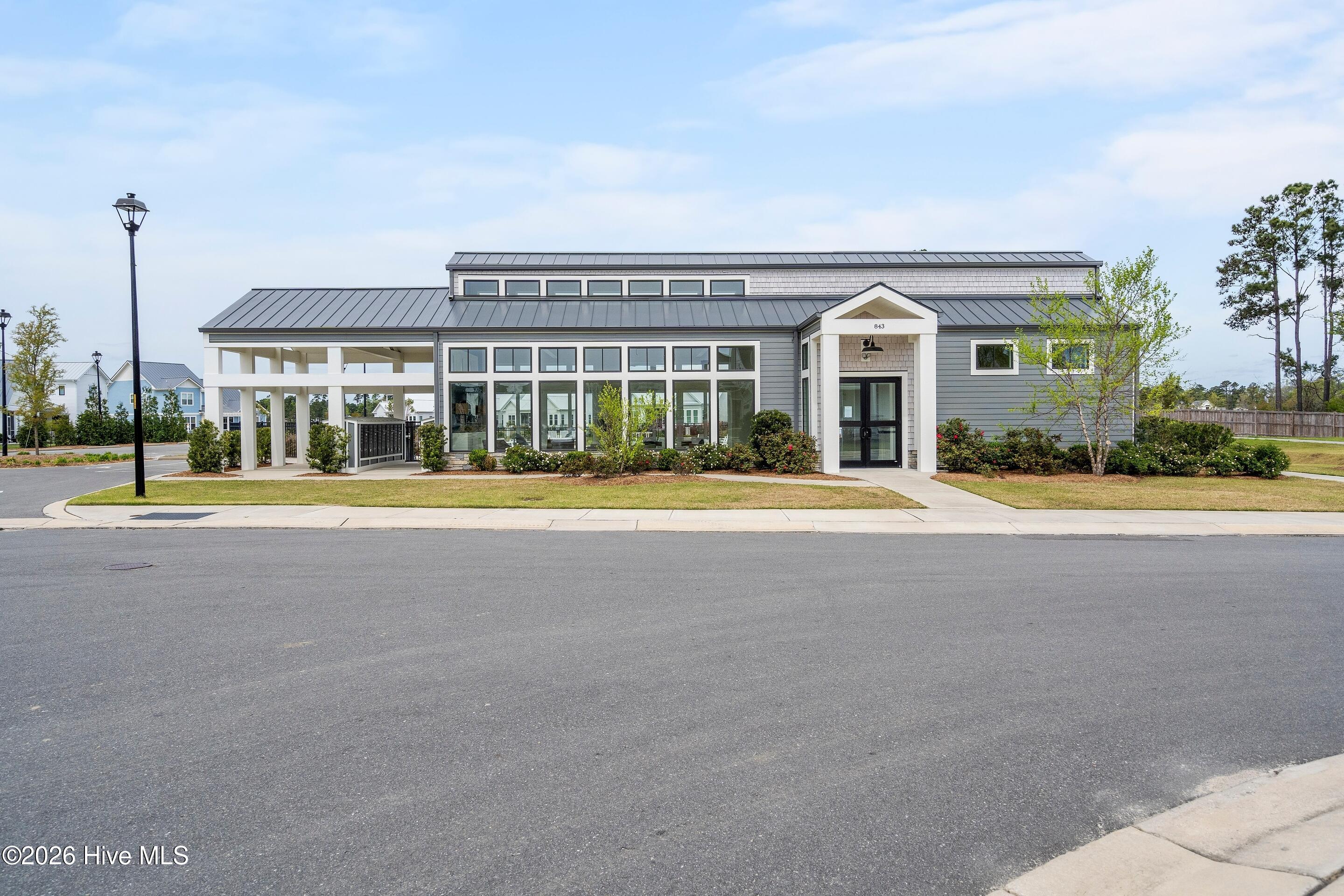 100546830 | Photo 83