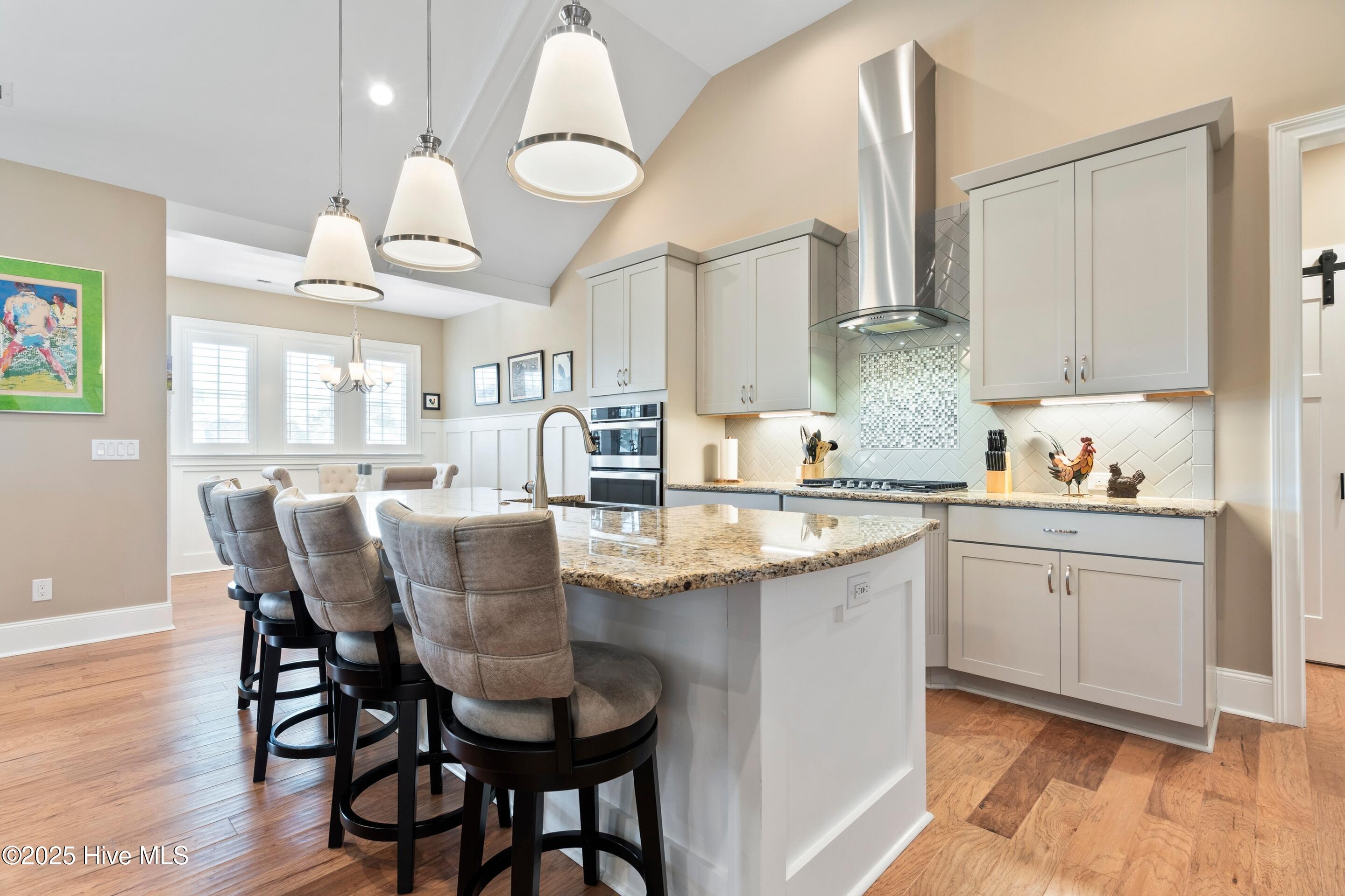 100541782 | Photo 14