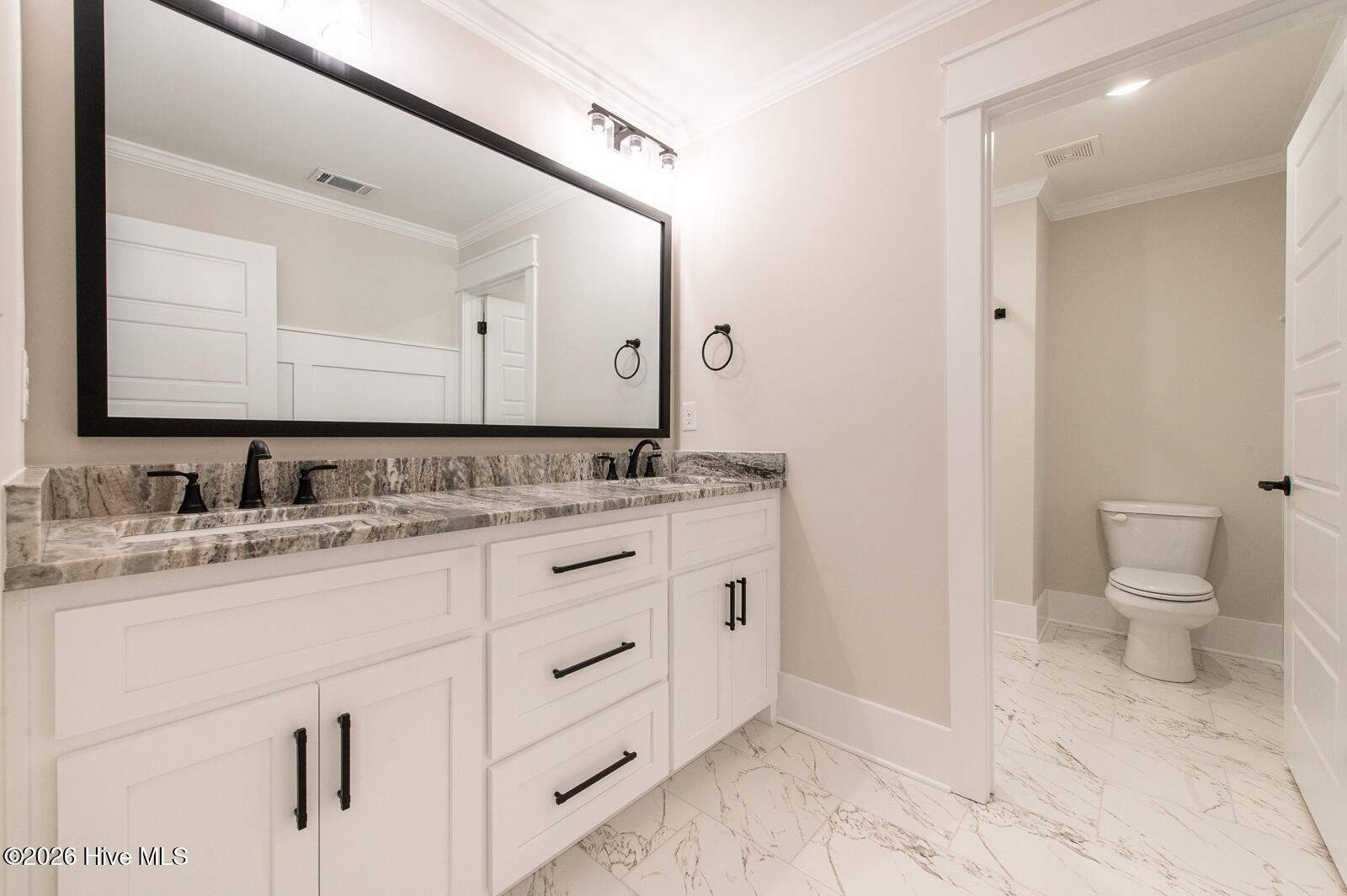 Full Guest Bath!
