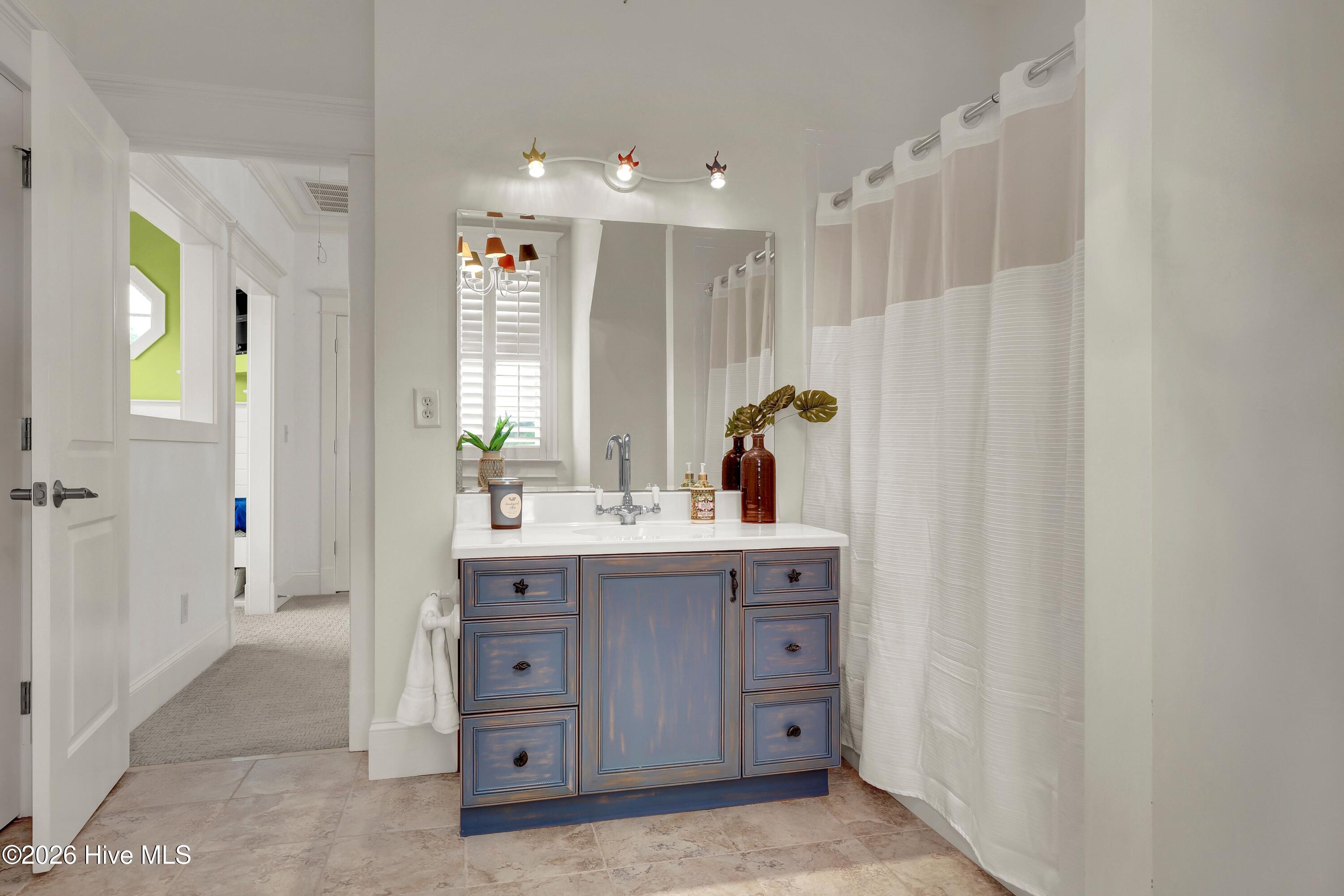 100569484 | Photo 64