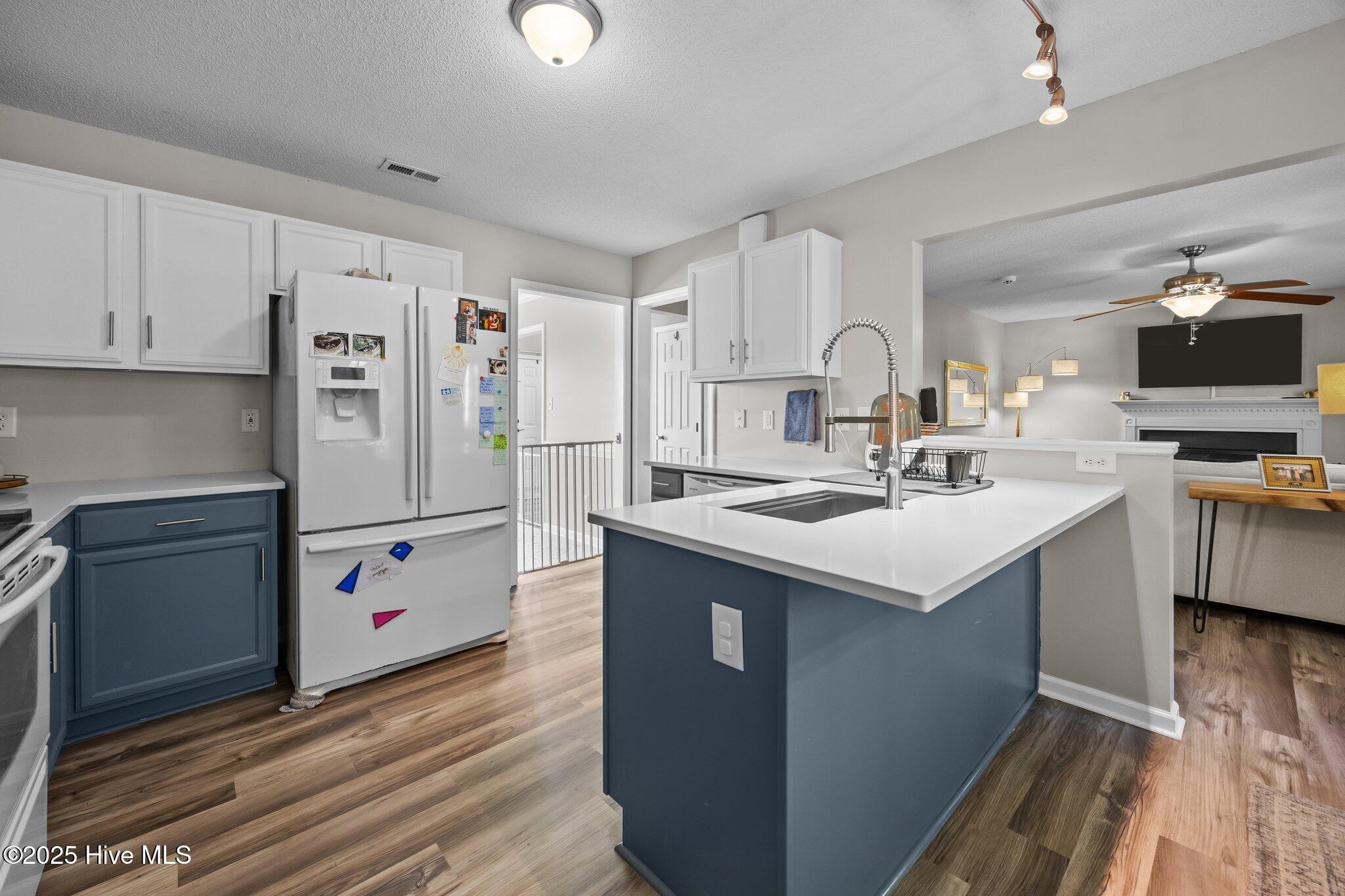 100567266 | Photo 16