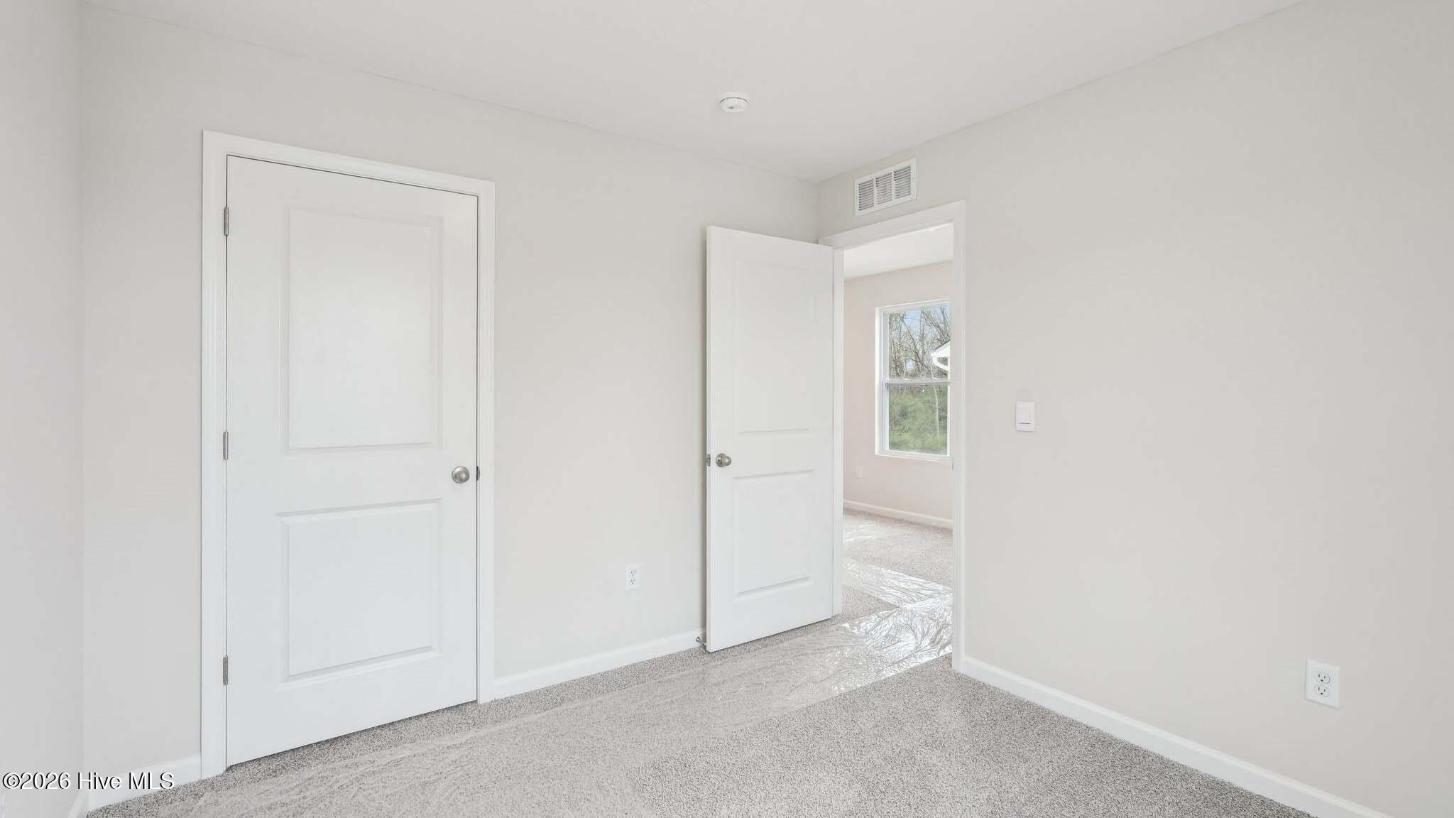 100557300 | Photo 14