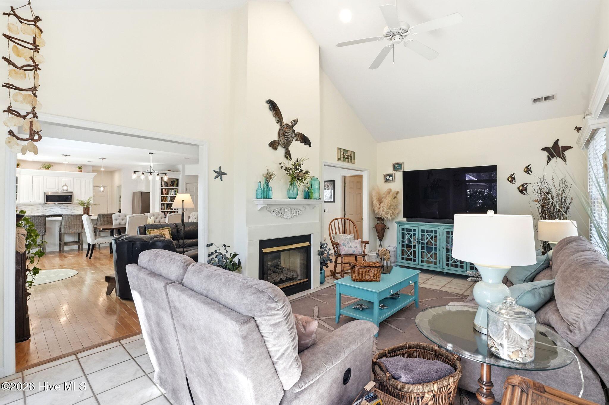 100562412 | Photo 26