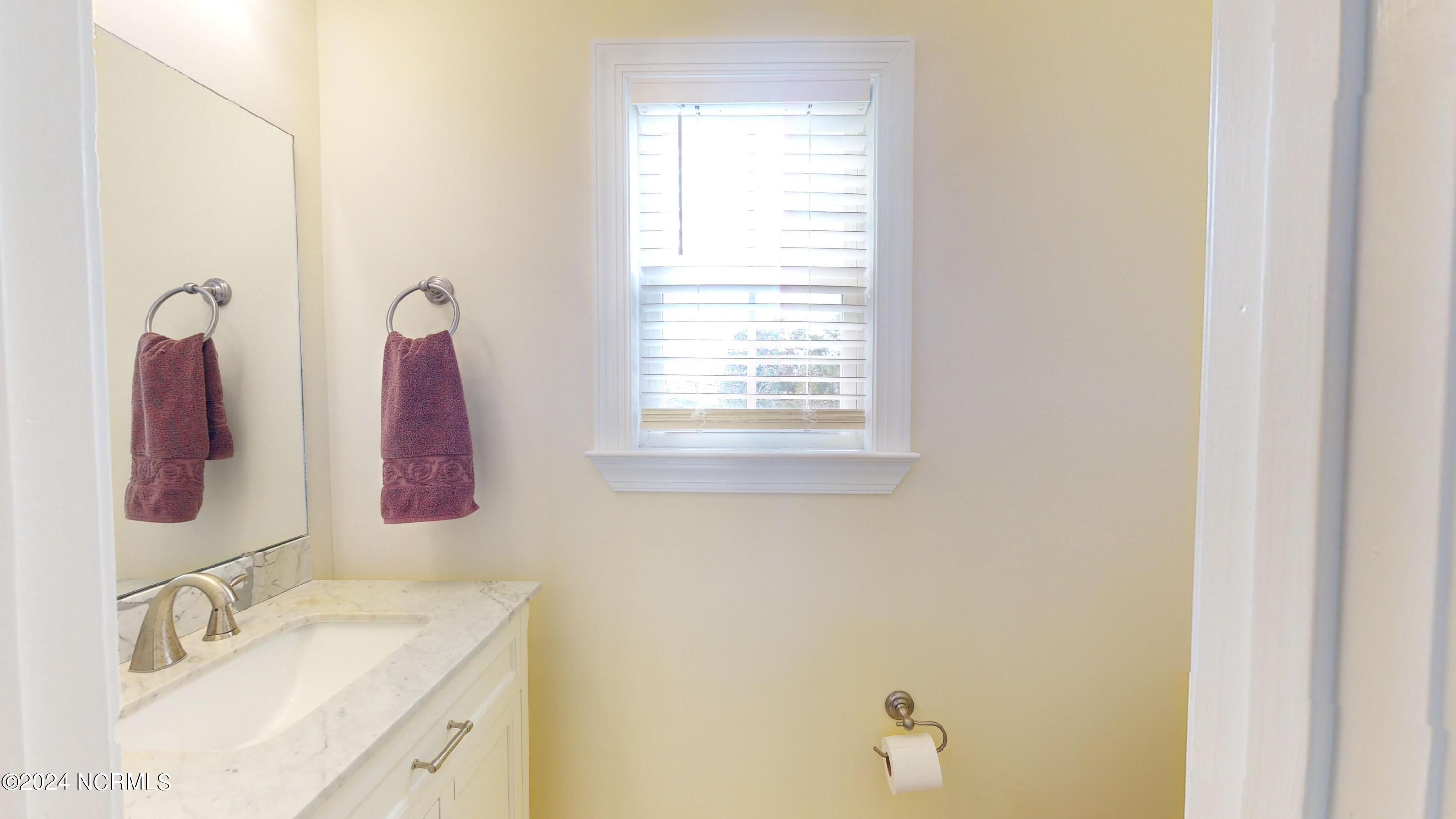 100469557 | Photo 23