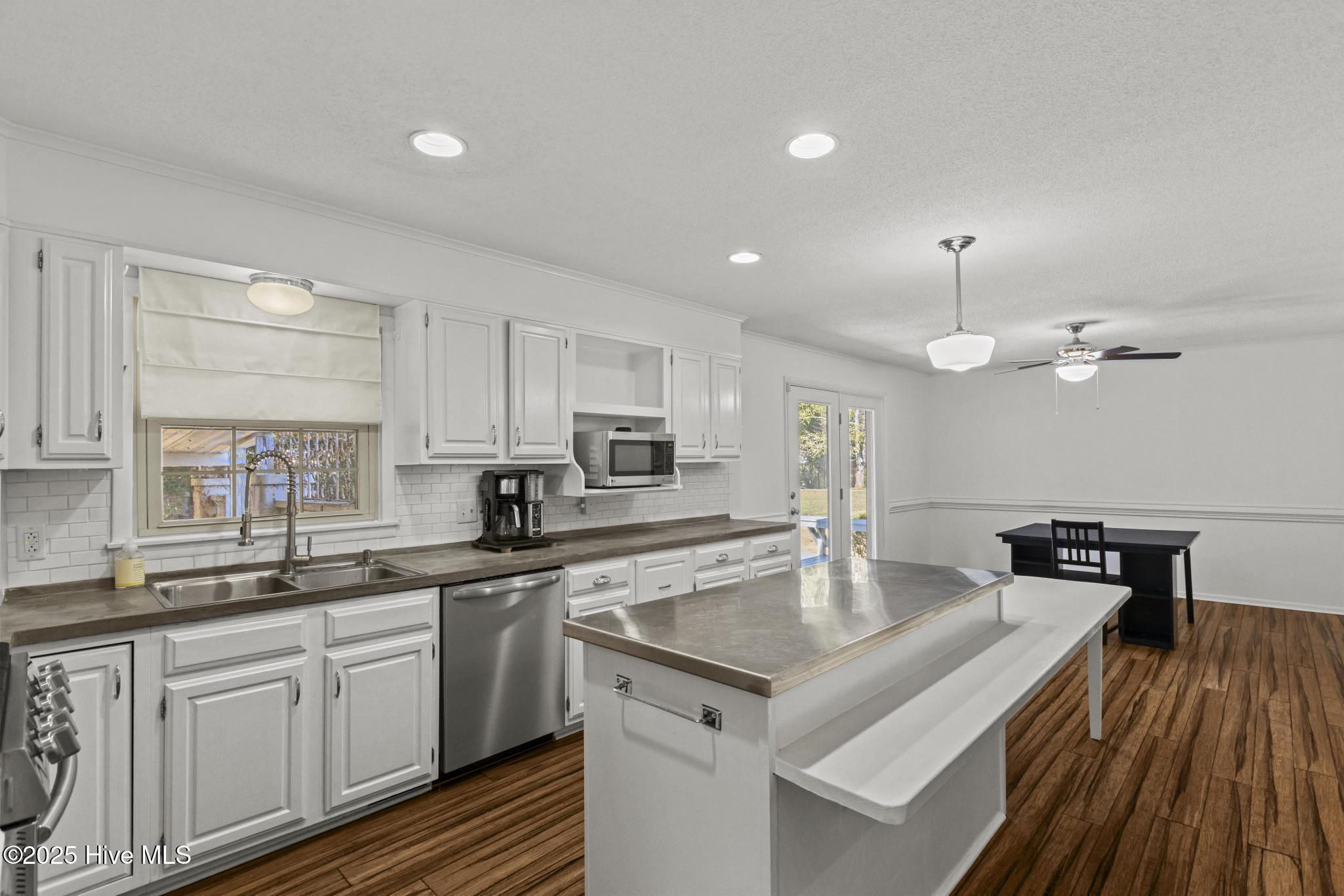 100540981 | Photo 12