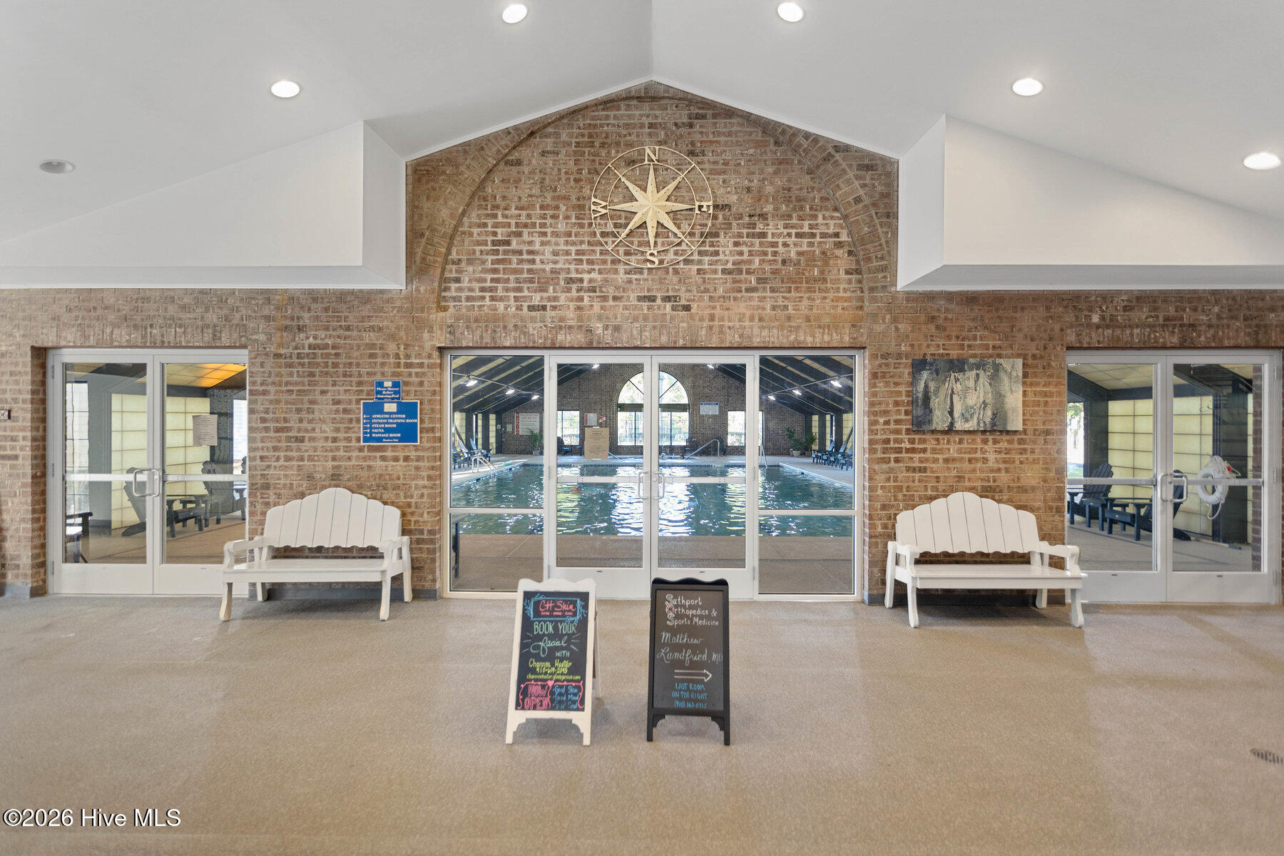 100558042 | Photo 83