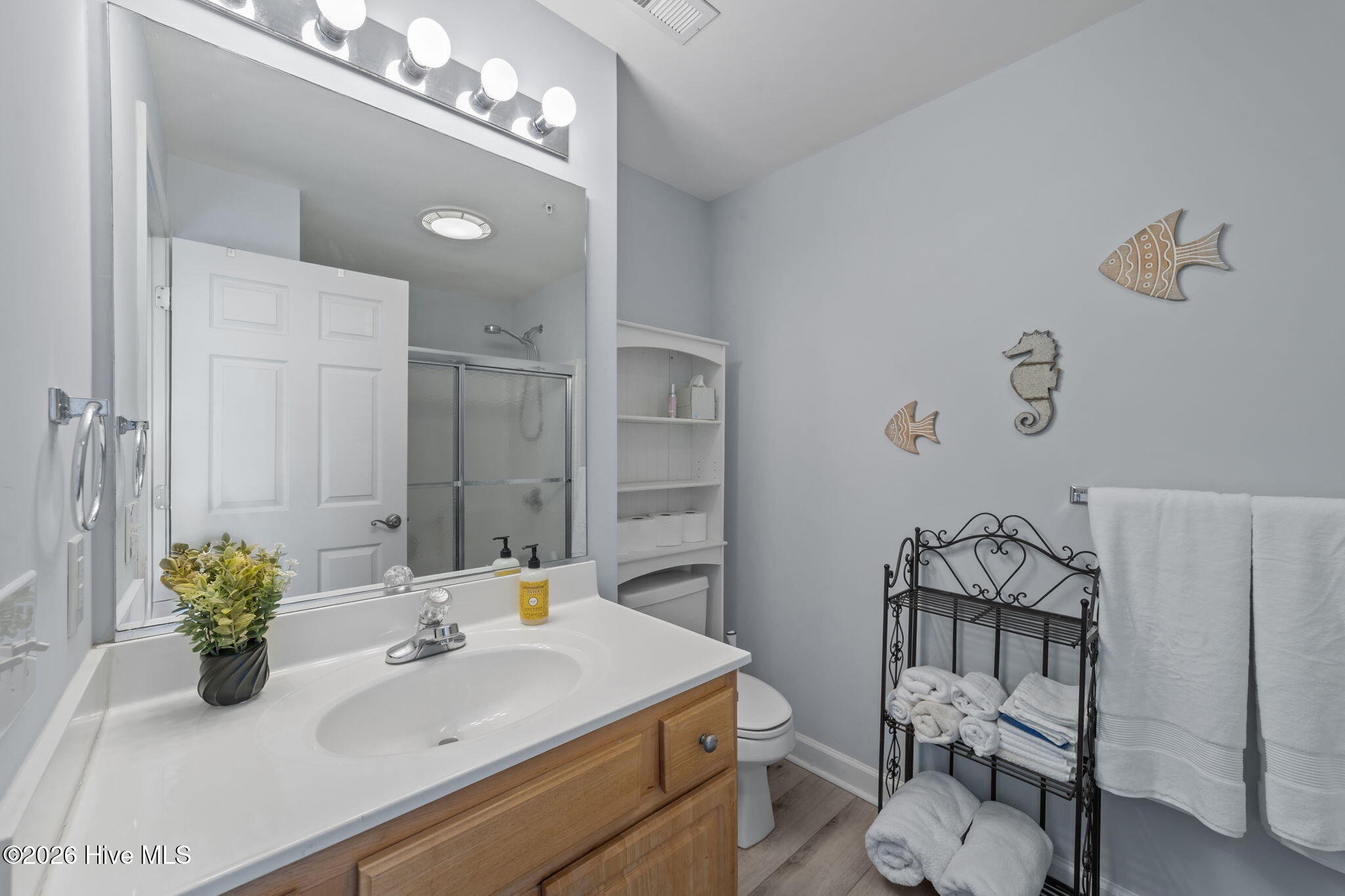 100561049 | Photo 20