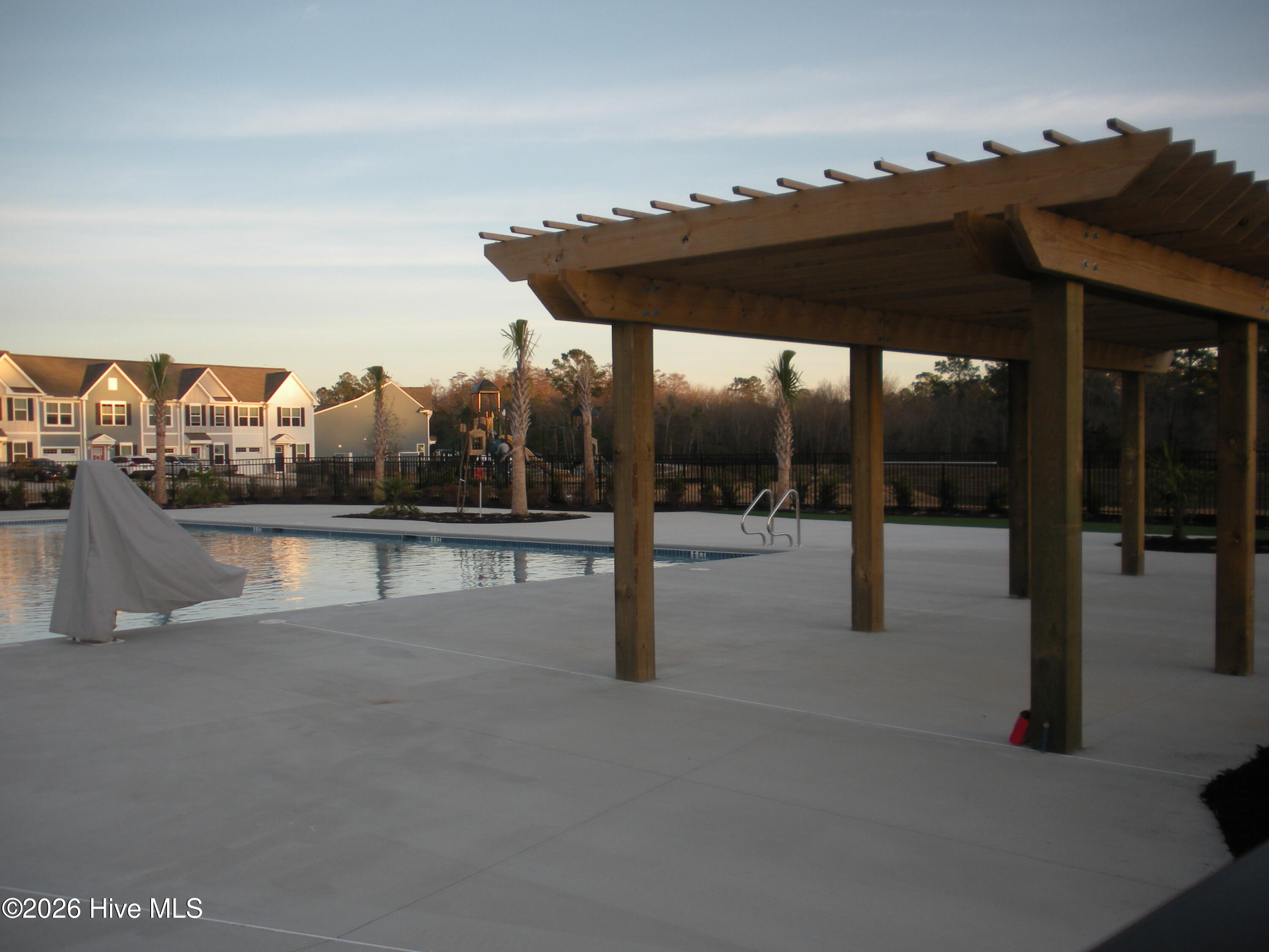 100548269 | Photo 33