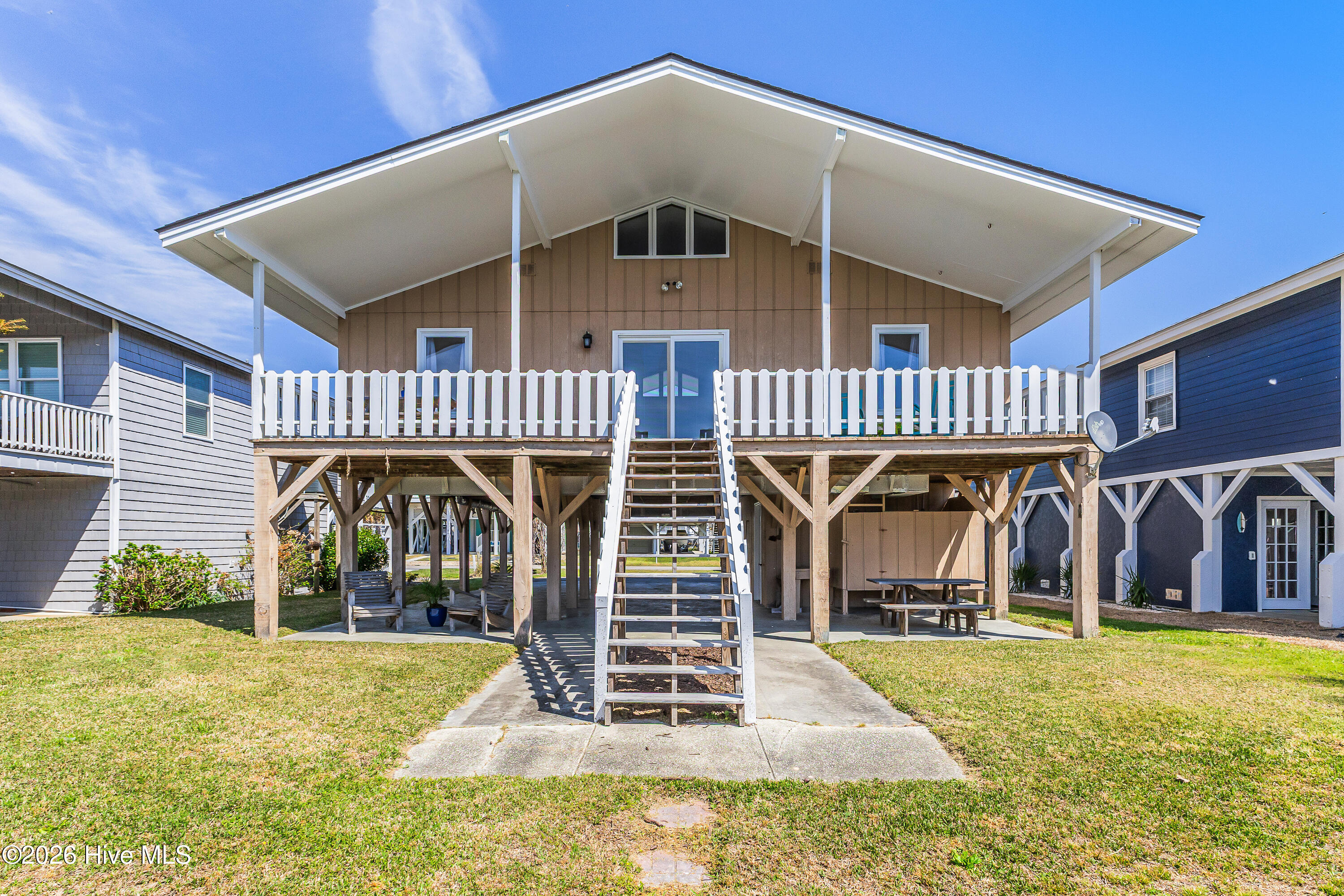 100562663 | Photo 43