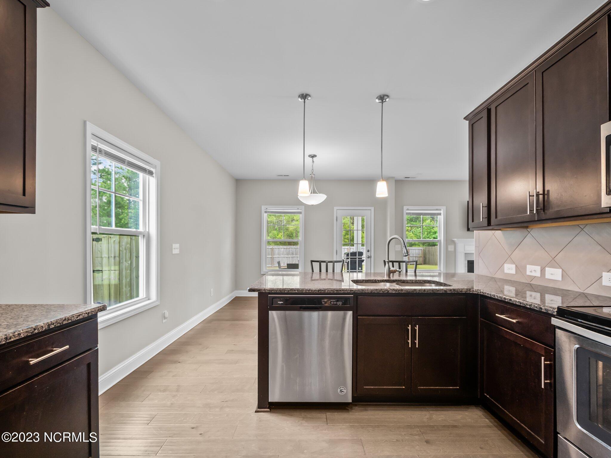 100553383 | Photo 28