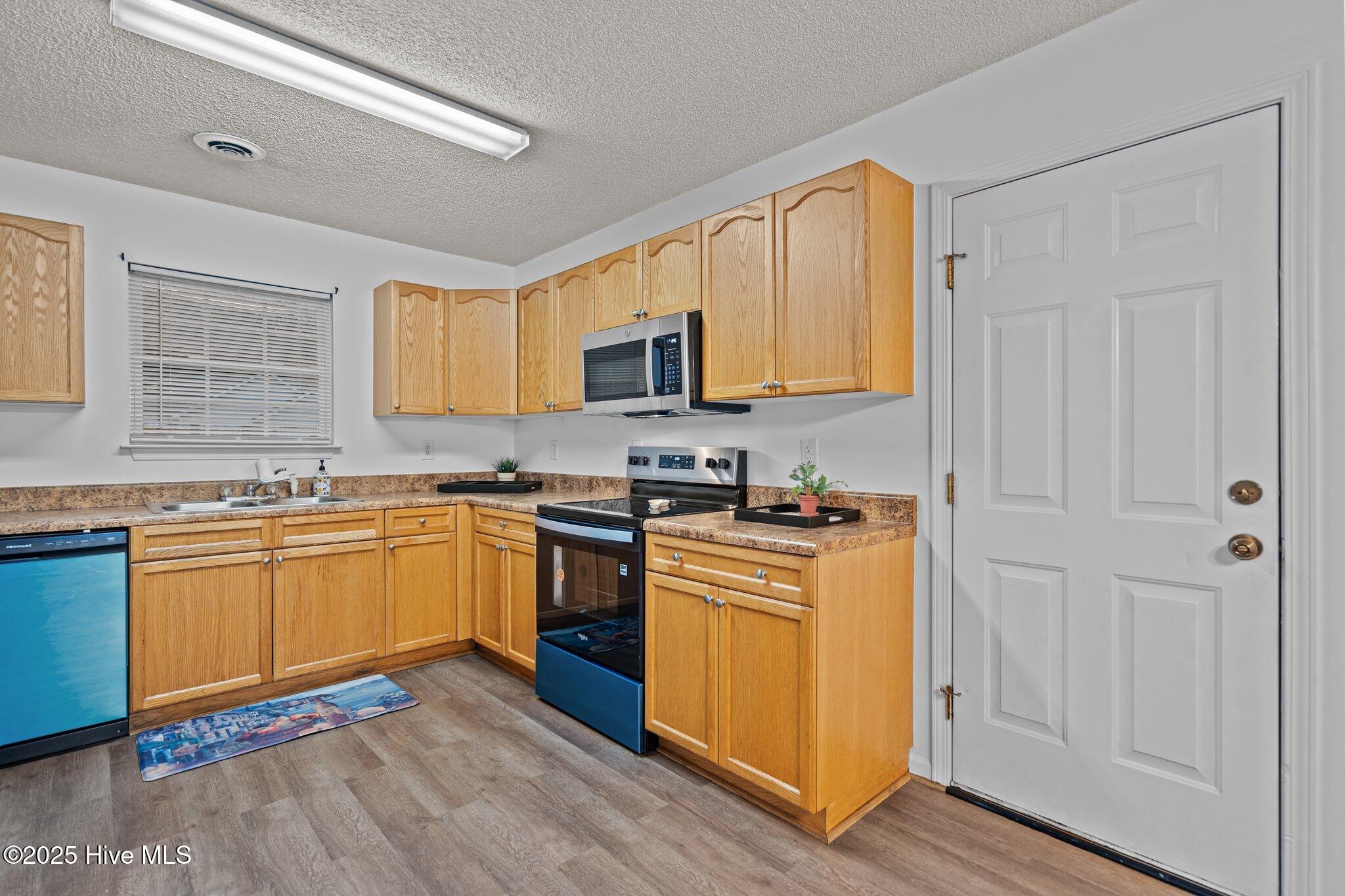 100533443 | Photo 18