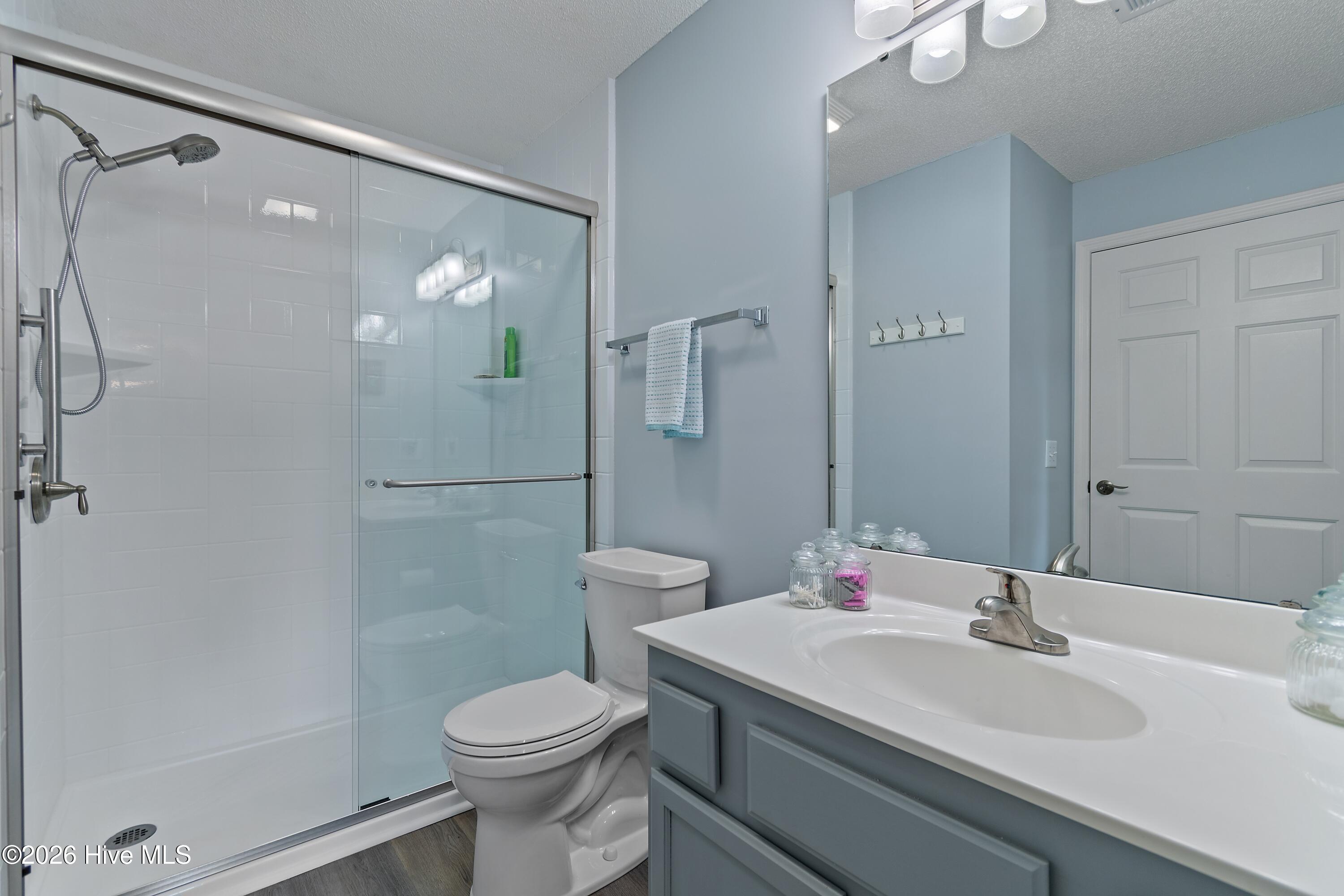 100558329 | Photo 22