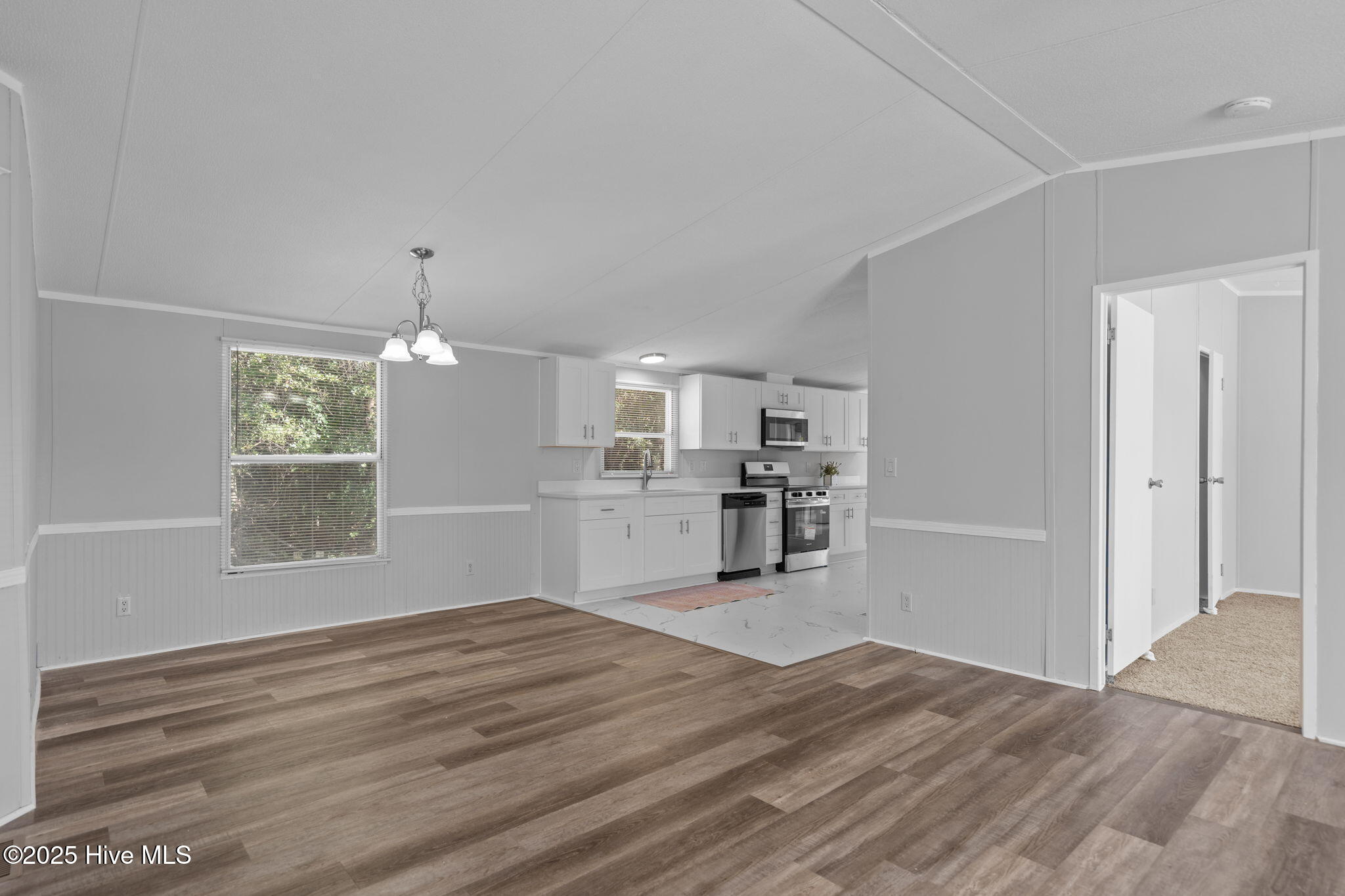 100536867 | Photo 11