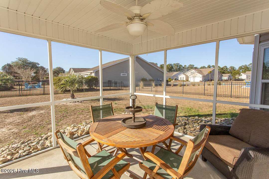 100554987 | Photo 34