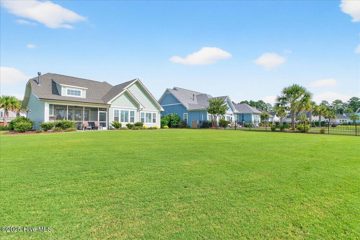 100537556 | Photo 51