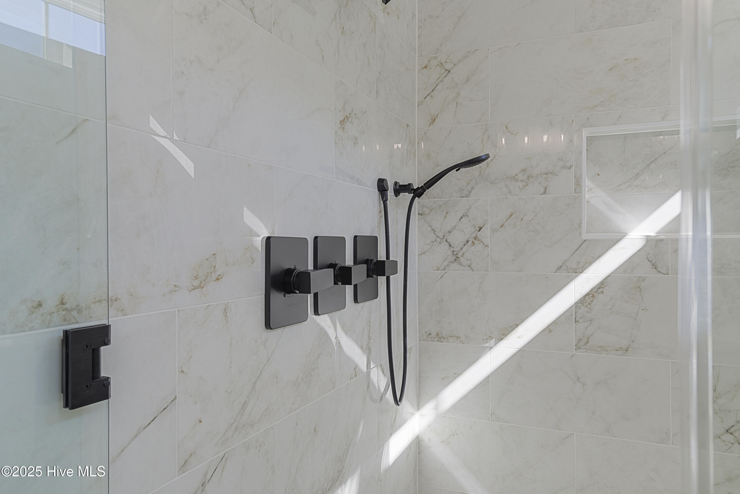 100541947 | Photo 41