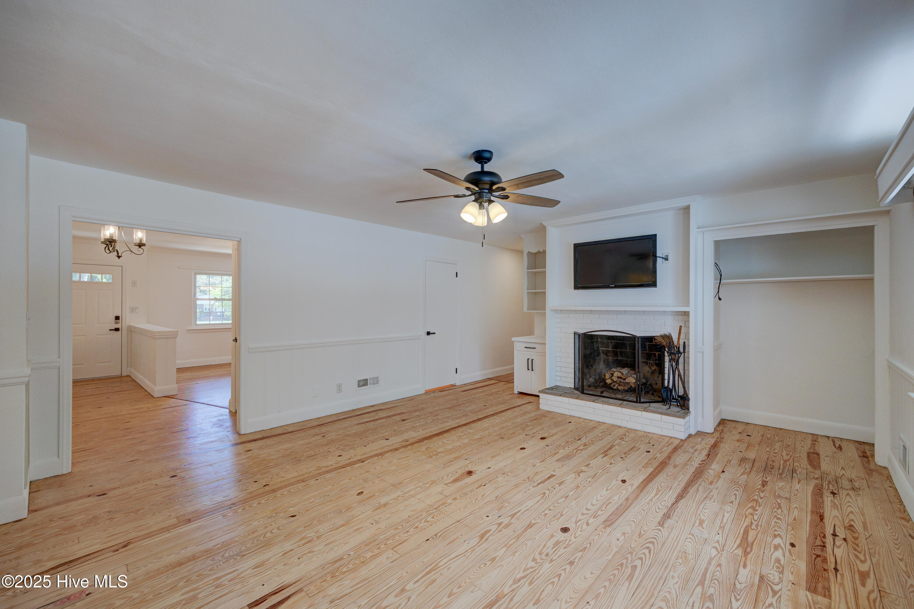 100531788 | Photo 33