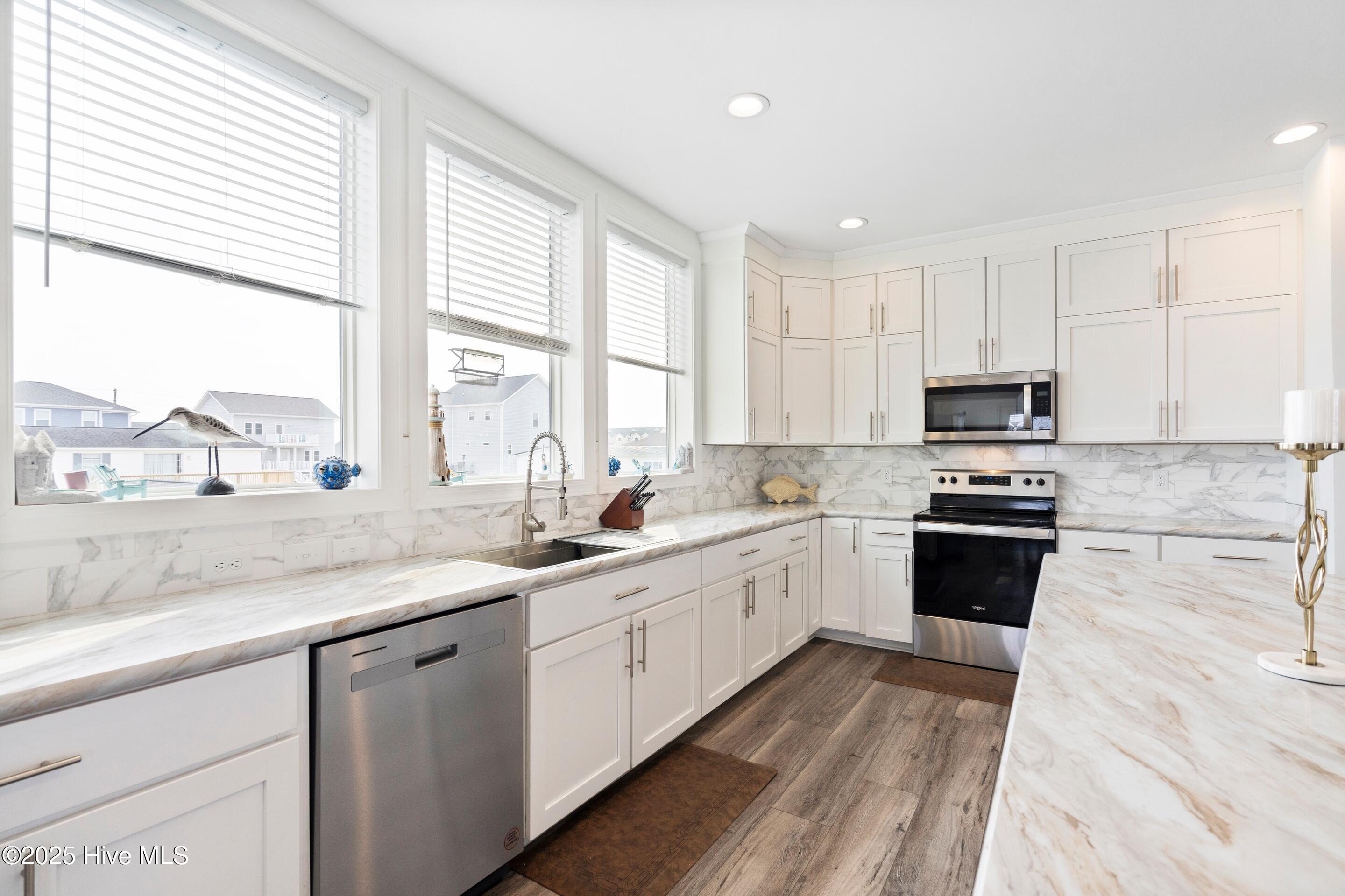 100542826 | Photo 19