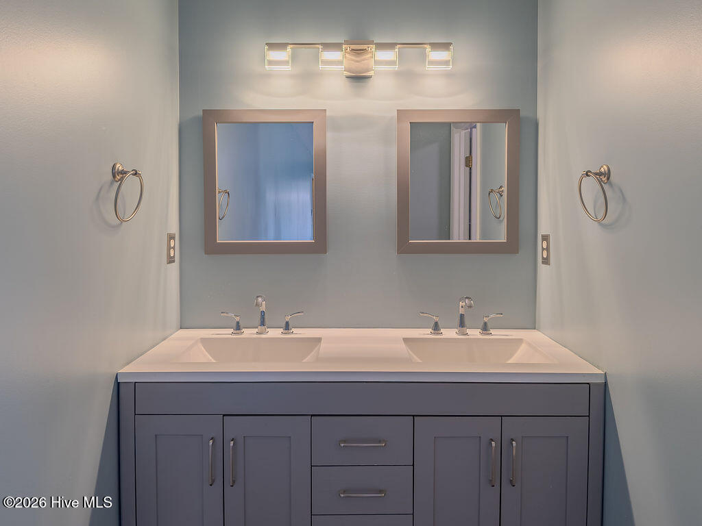 100563095 | Photo 17